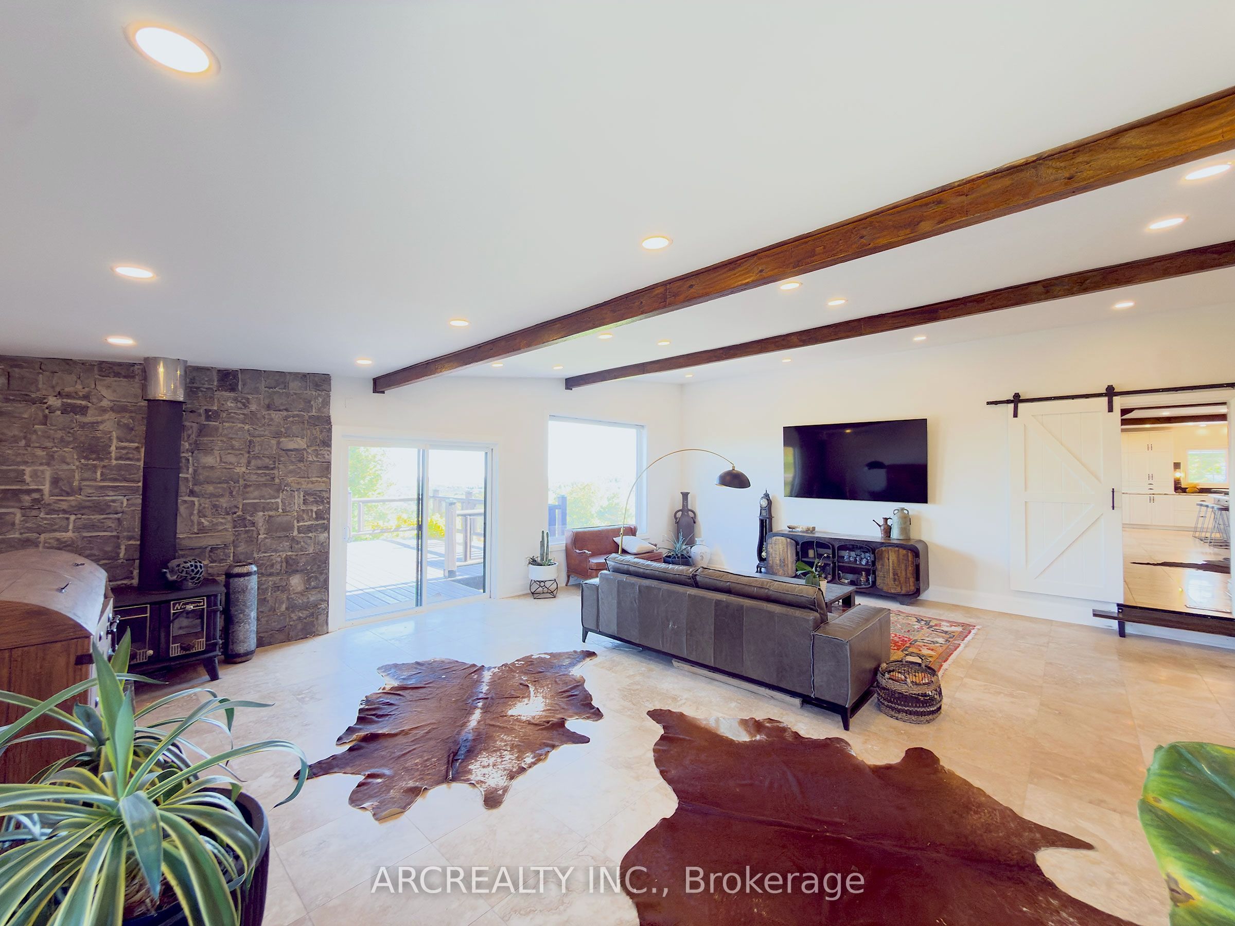 388303 20th Side Road Property Photo 14