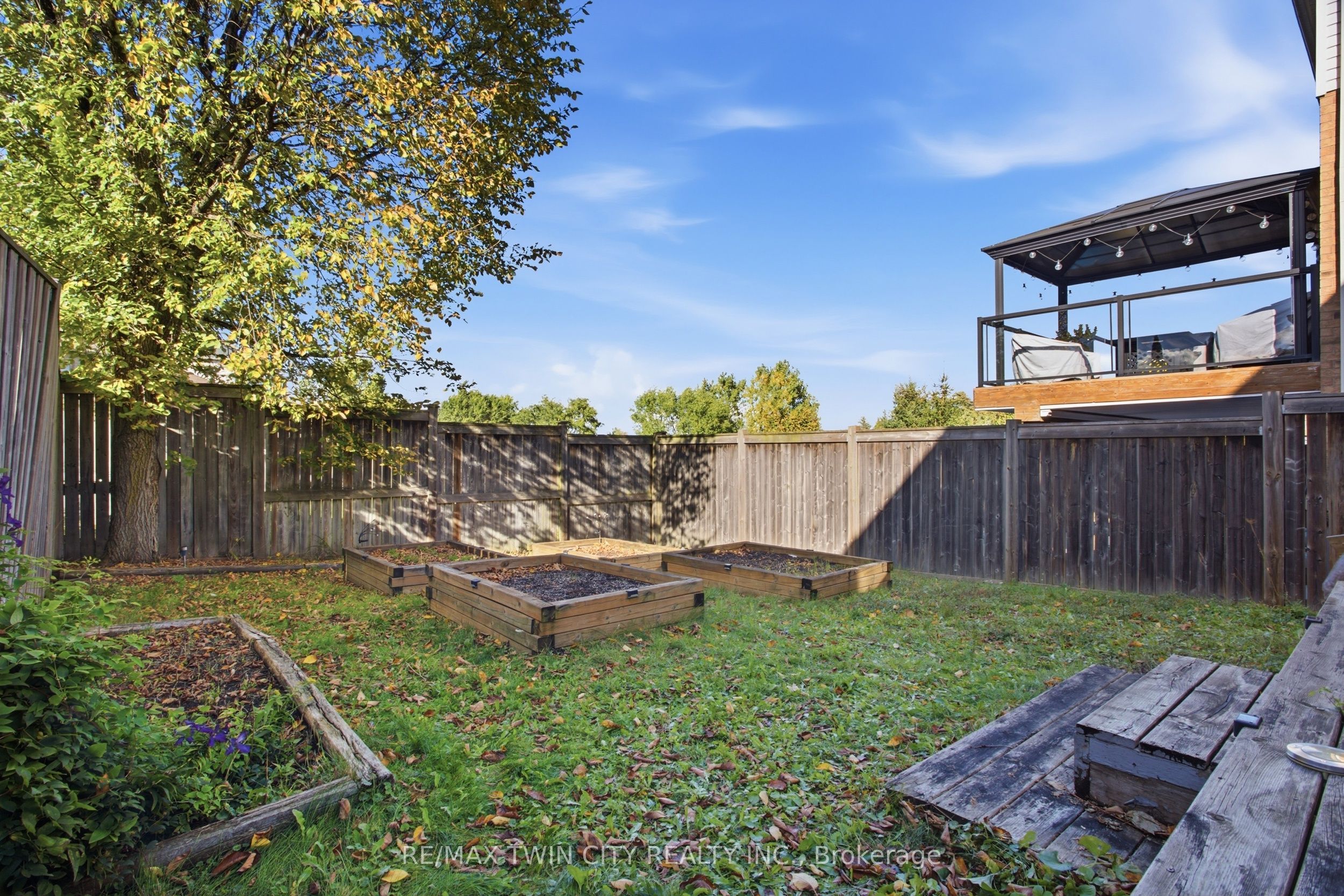 X13879278 Property Photo 22