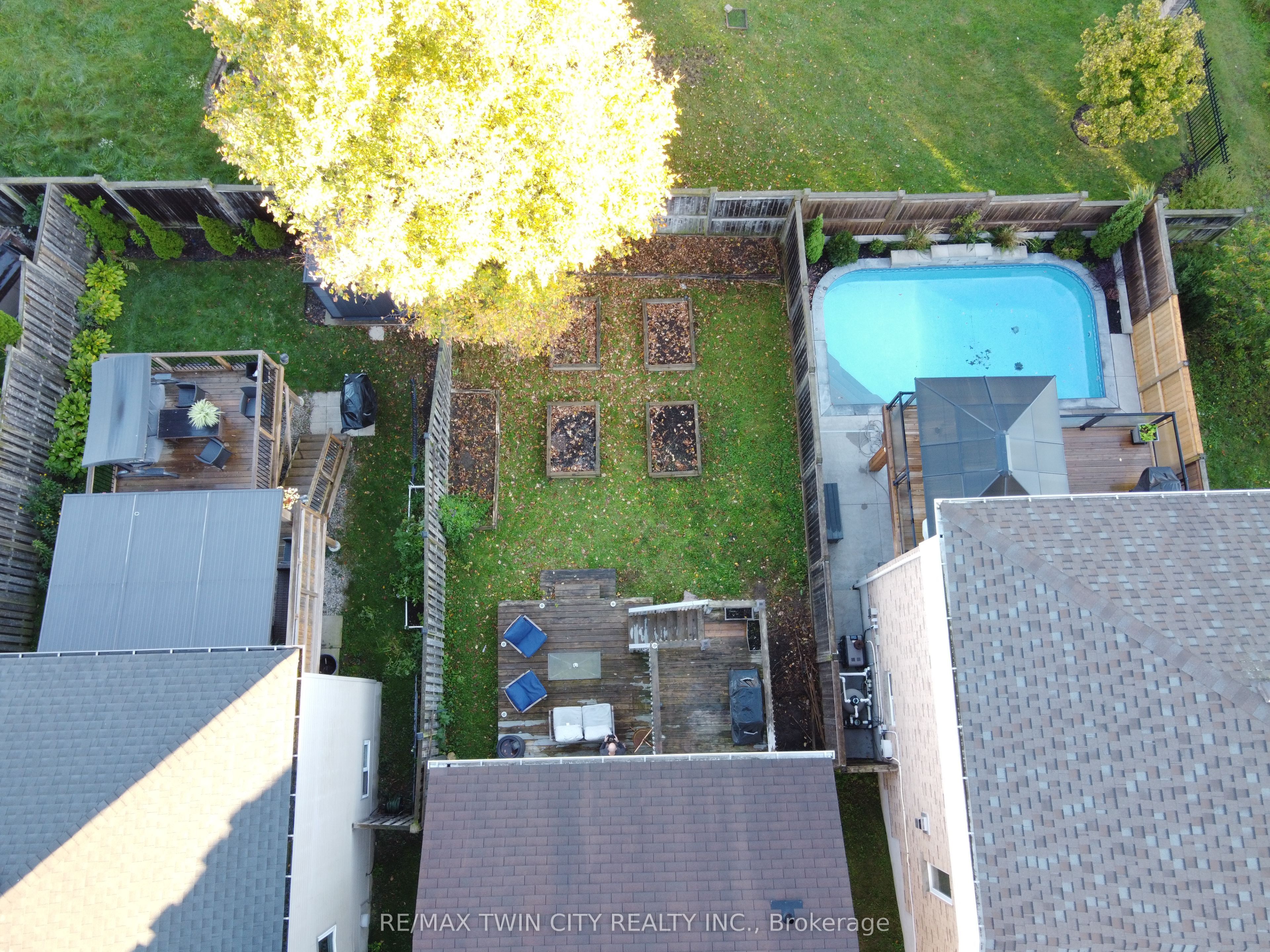 X13879278 Property Photo 27