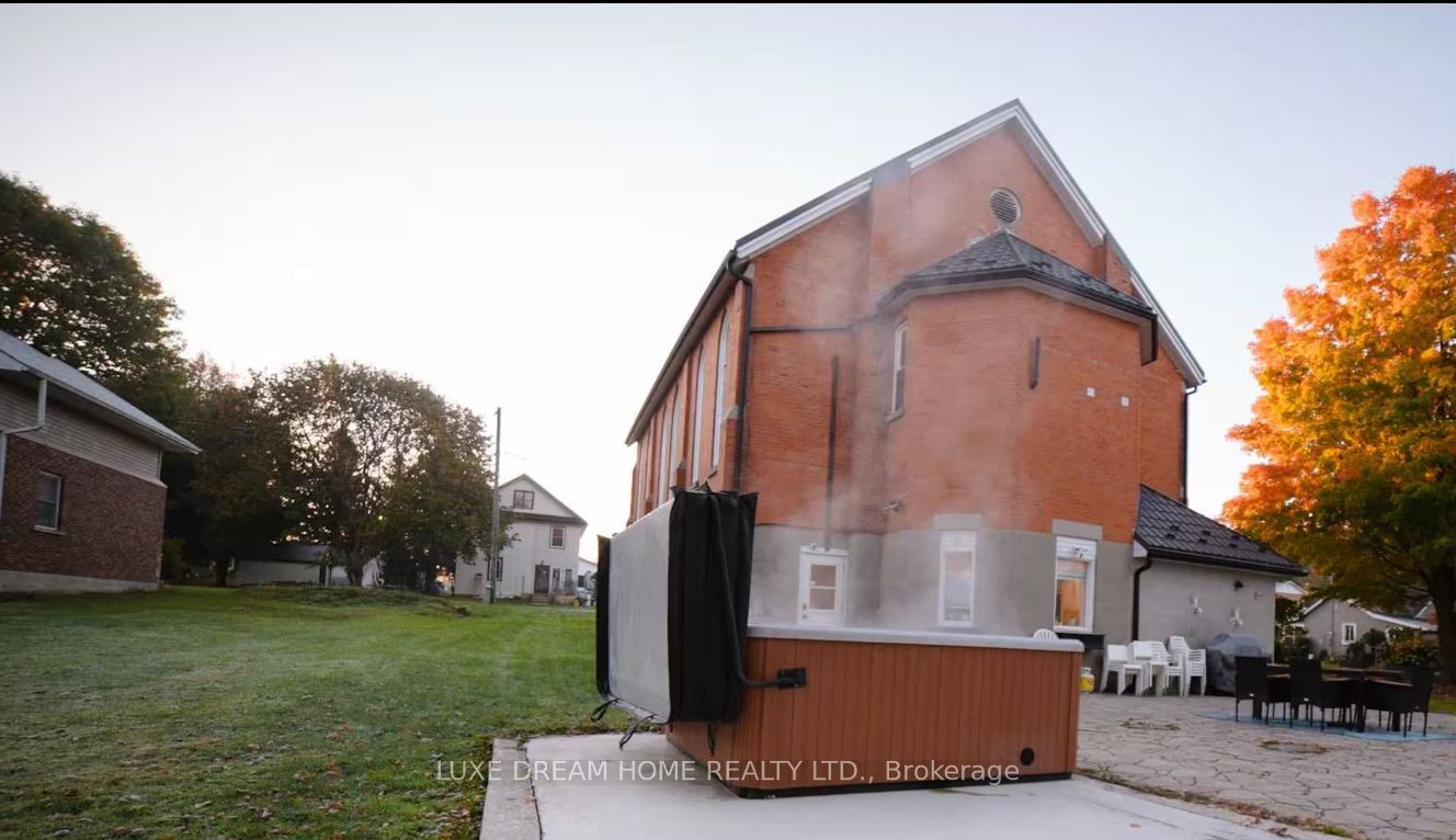 42 Clyde Street Property Photo 41