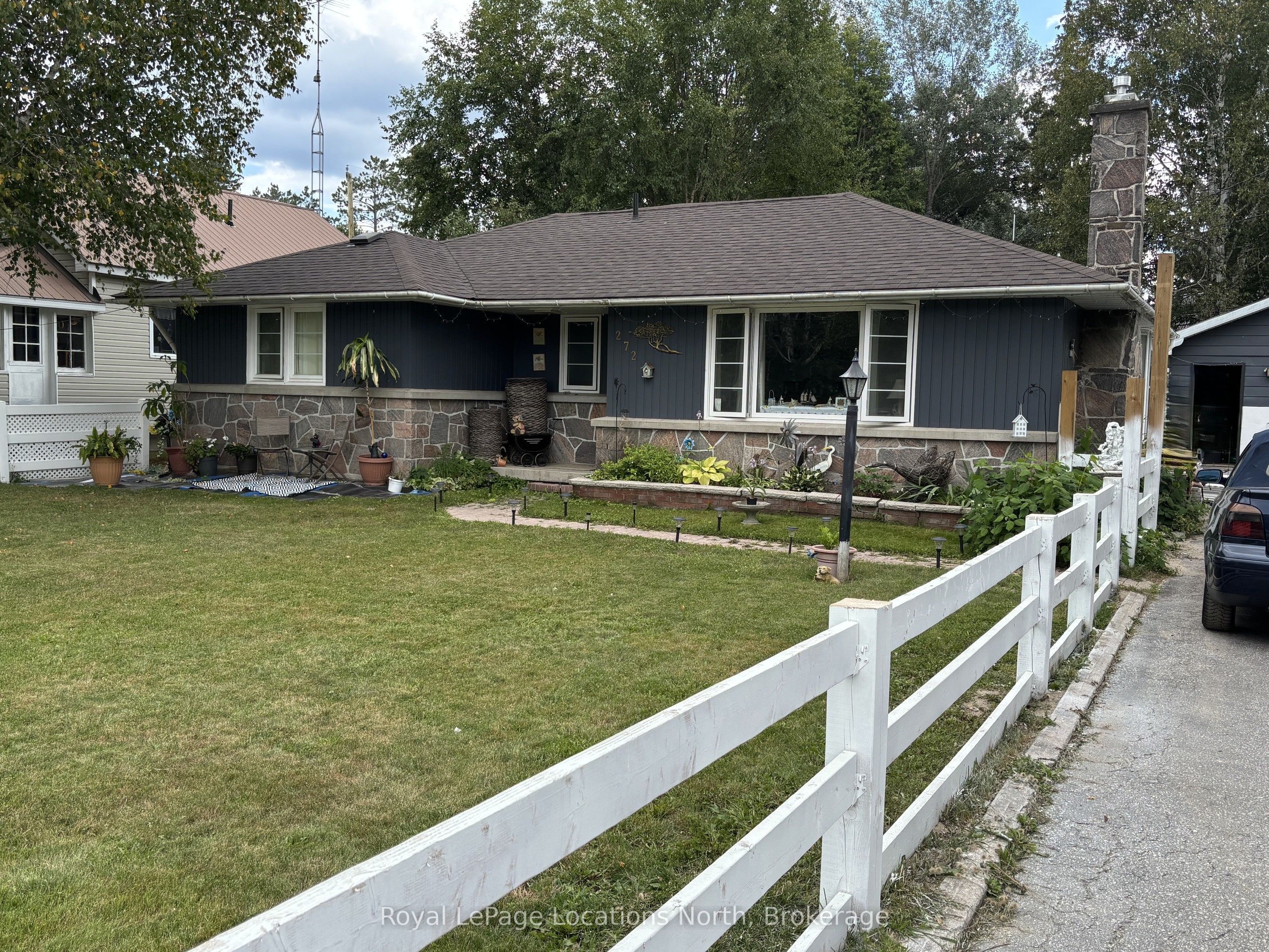 272 Yonge Street Property Photo 1