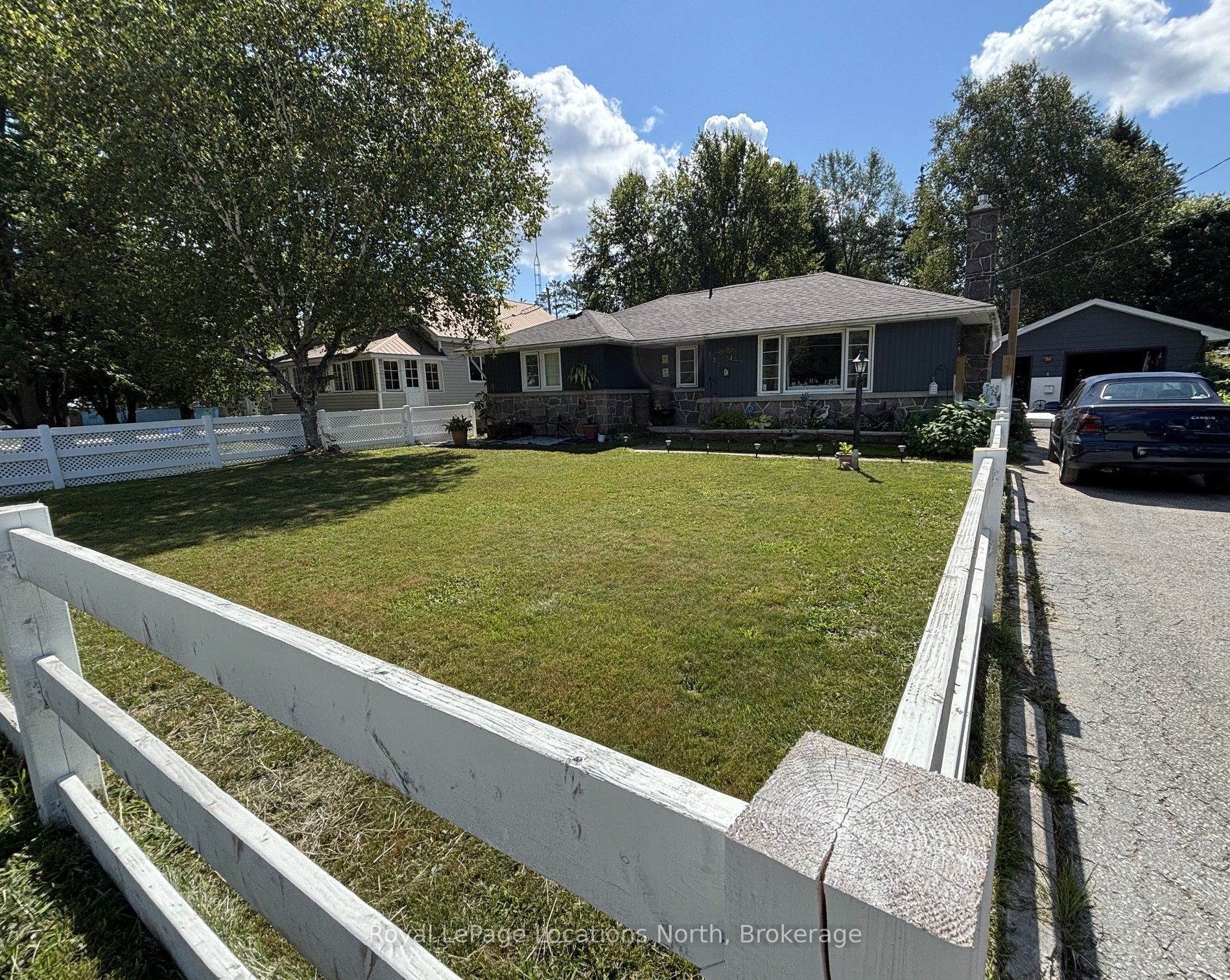272 Yonge Street Property Photo 2