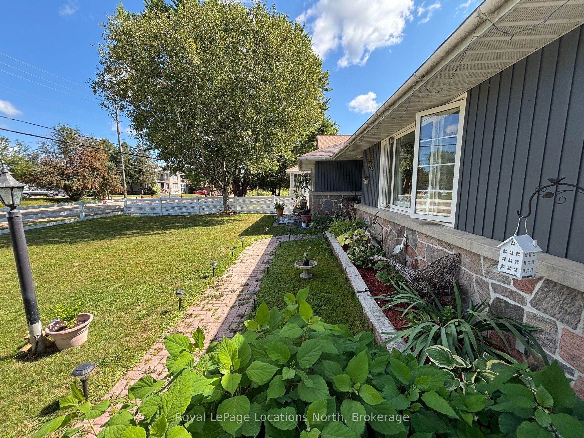 272 Yonge Street Property Photo 3