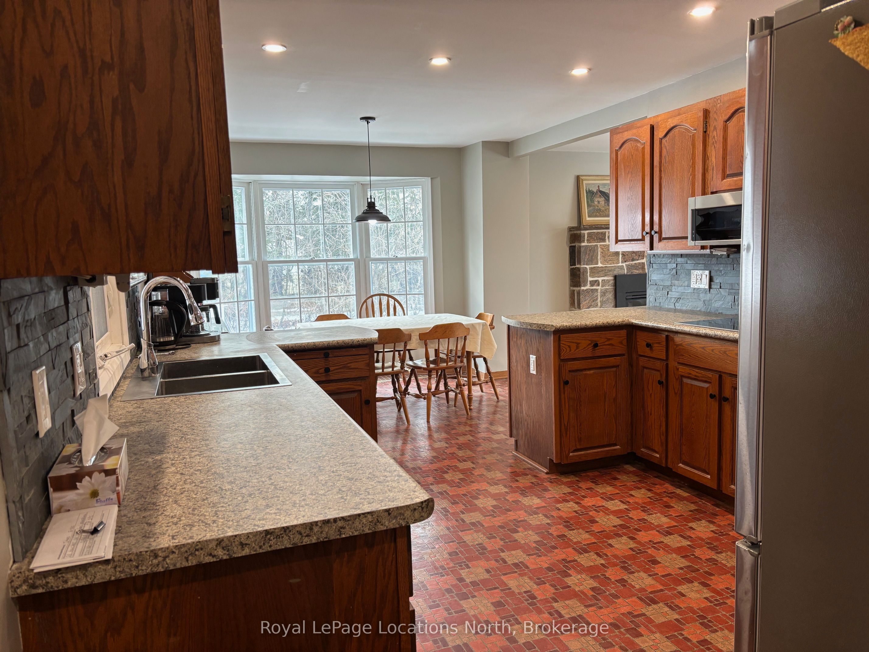 272 Yonge Street Property Photo 7