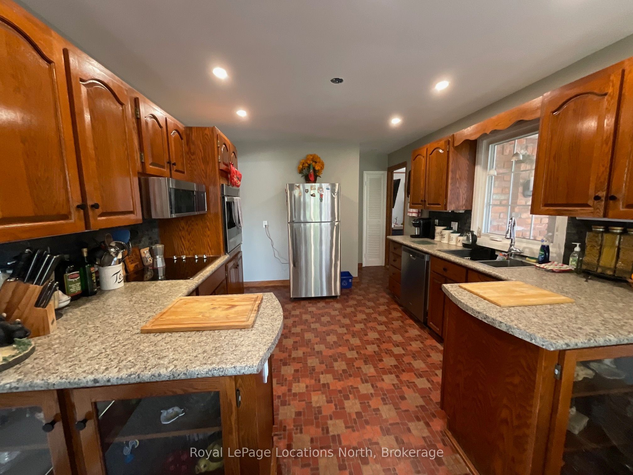 272 Yonge Street Property Photo 8