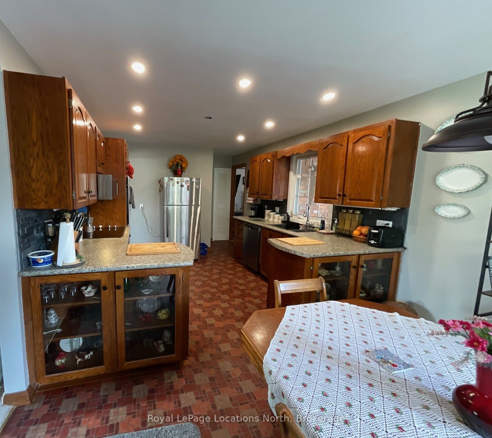 272 Yonge Street Property Photo 9