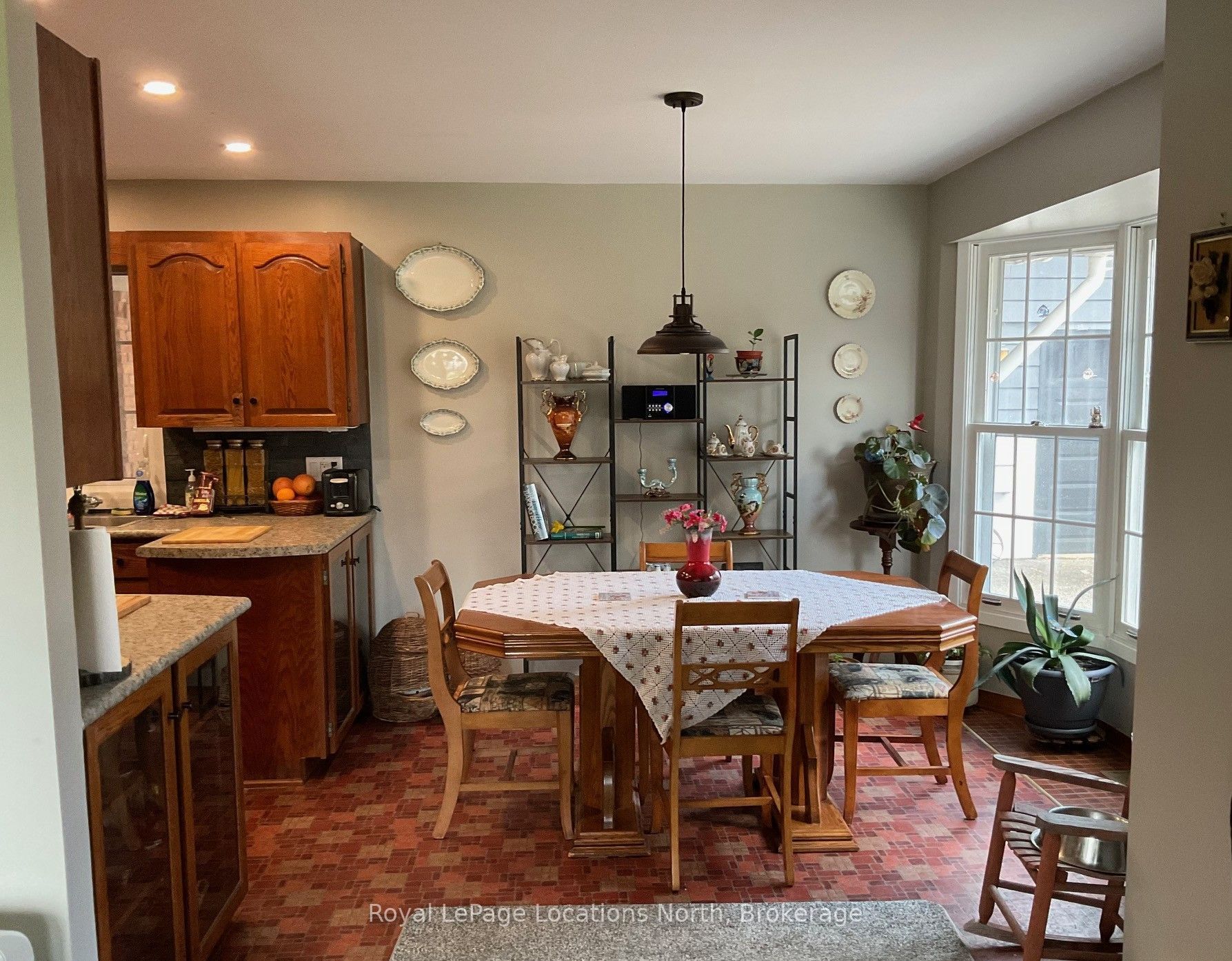 272 Yonge Street Property Photo 10