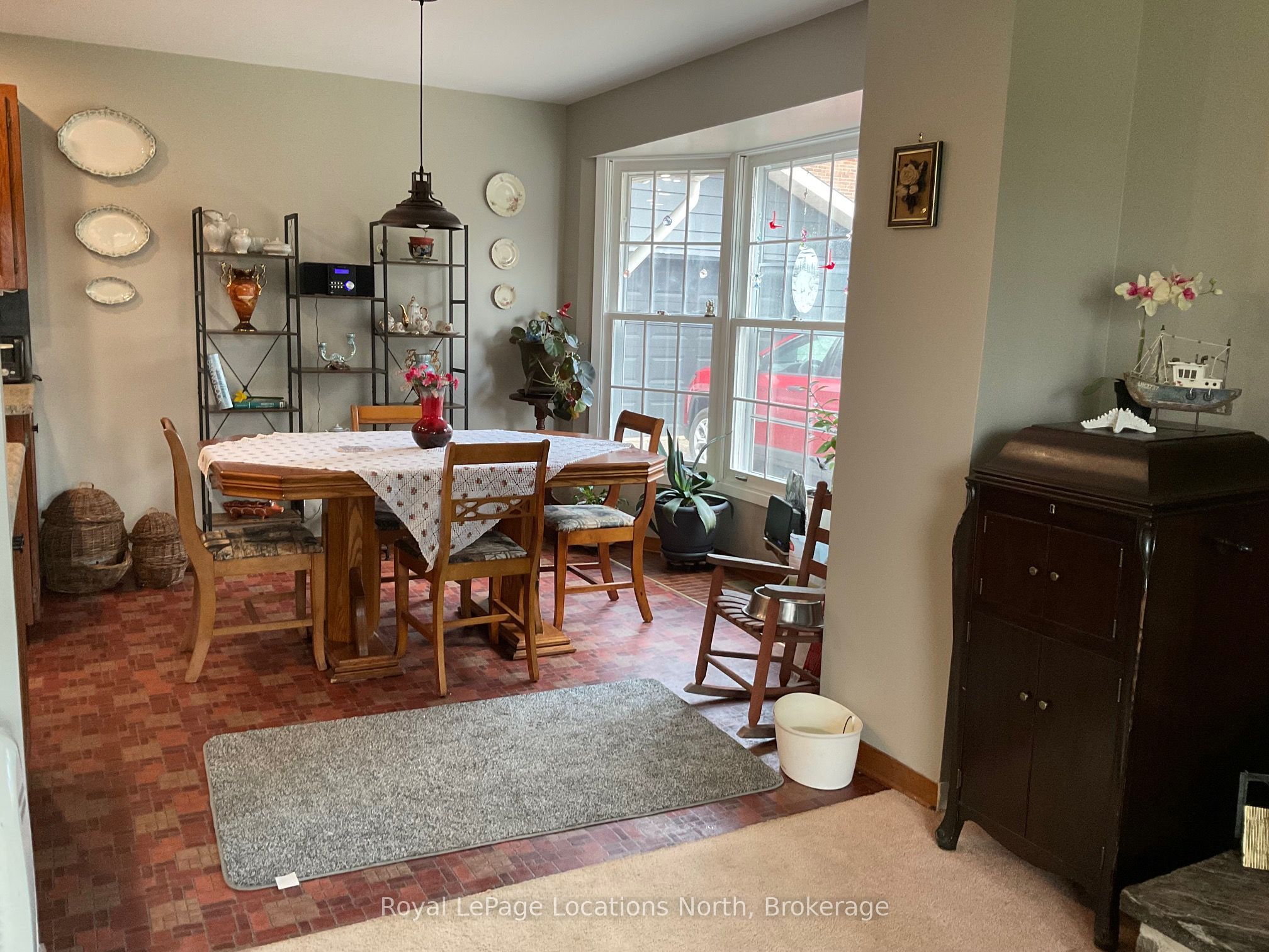 272 Yonge Street Property Photo 11