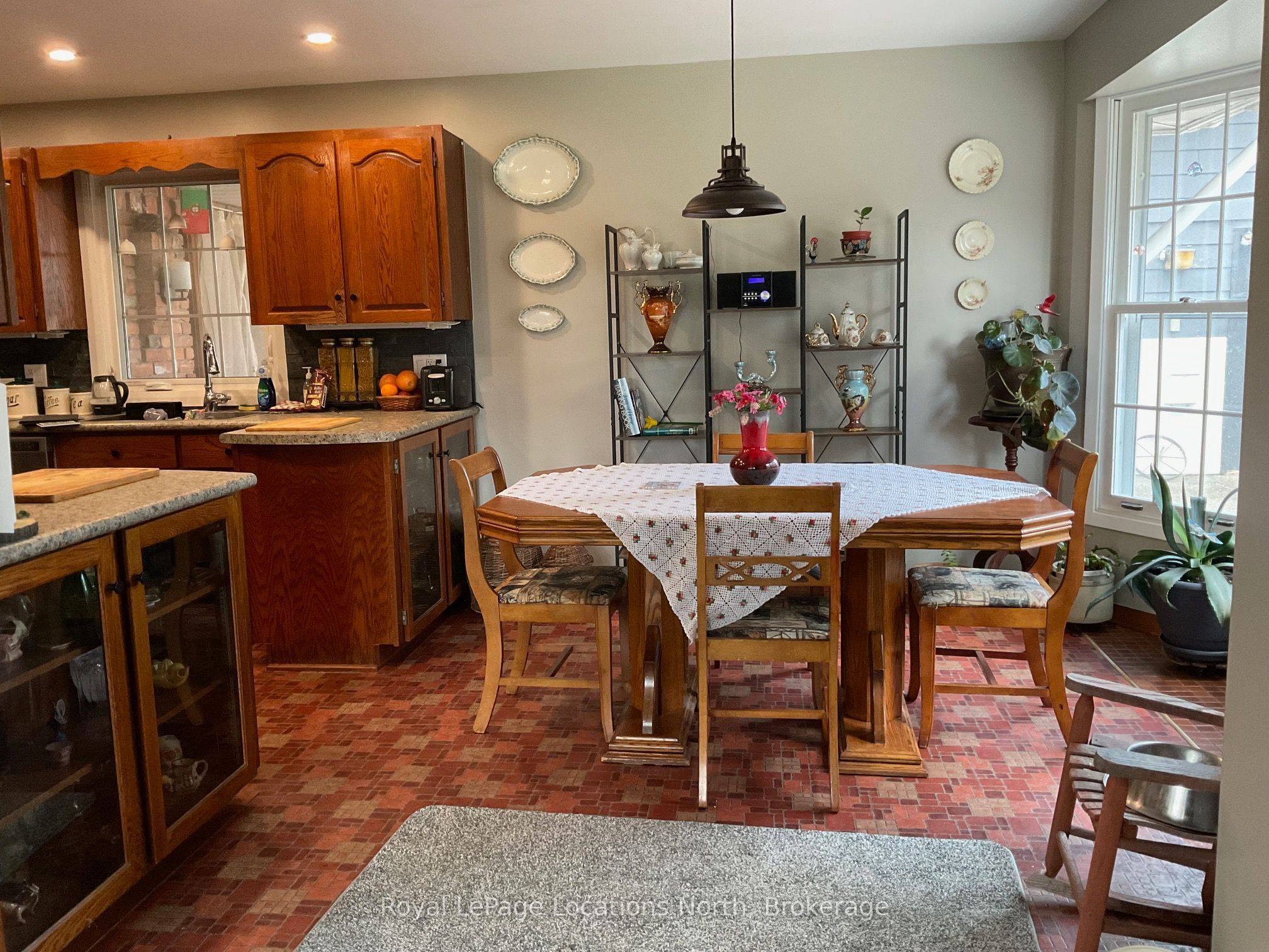 272 Yonge Street Property Photo 12