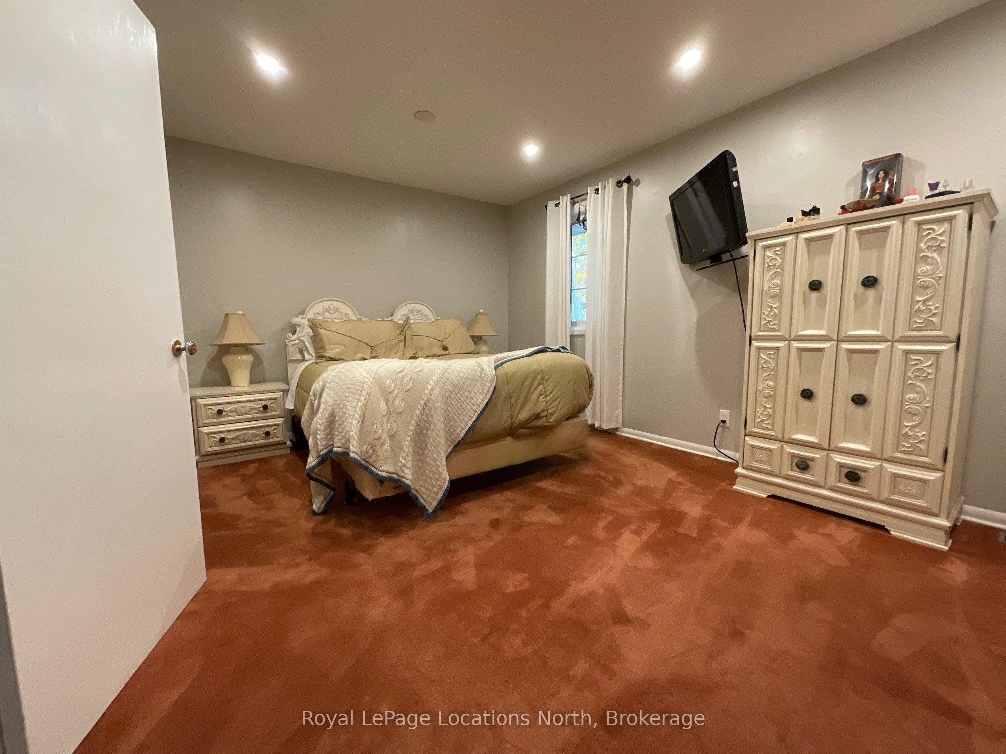 272 Yonge Street Property Photo 15