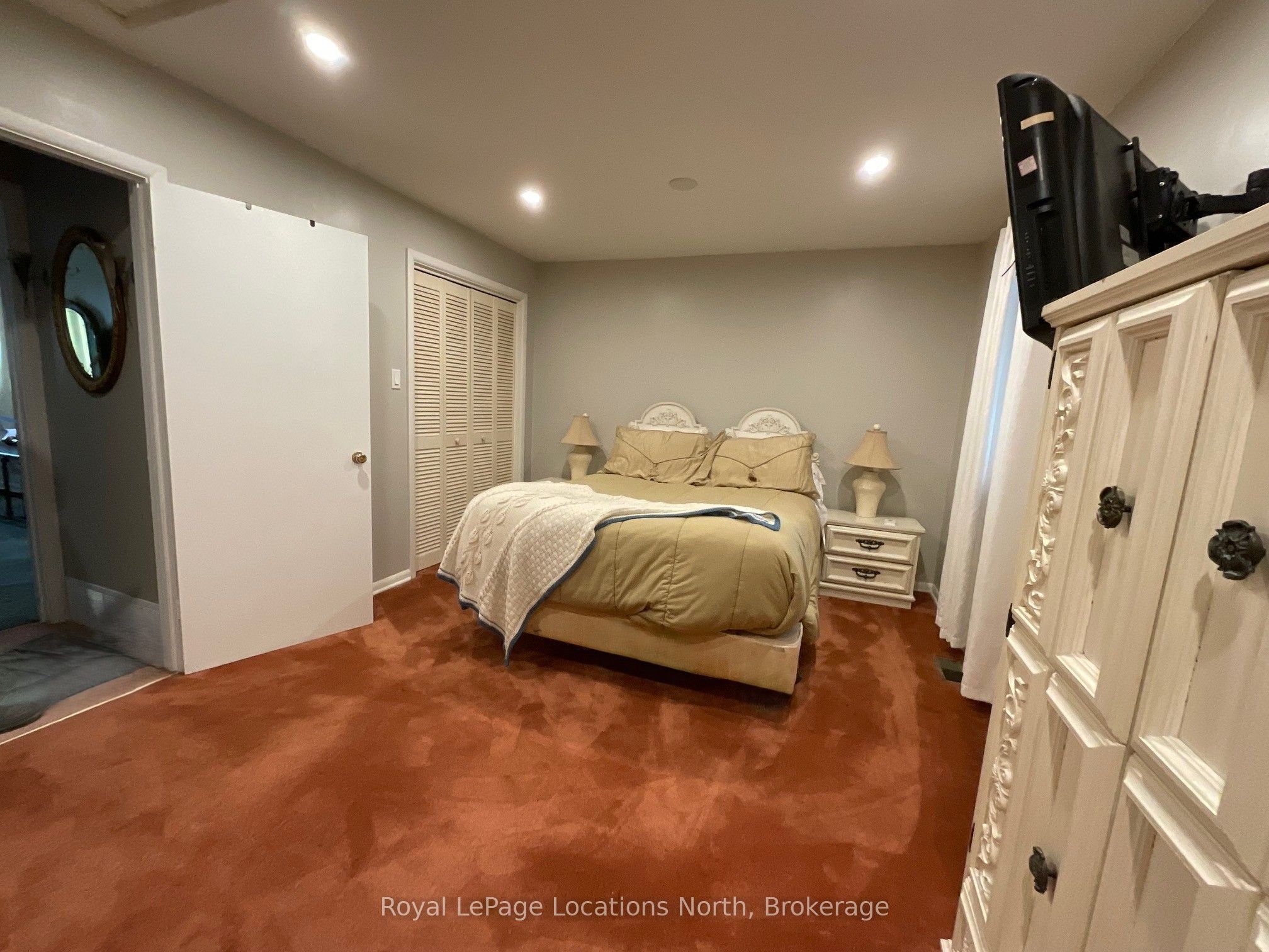 272 Yonge Street Property Photo 16