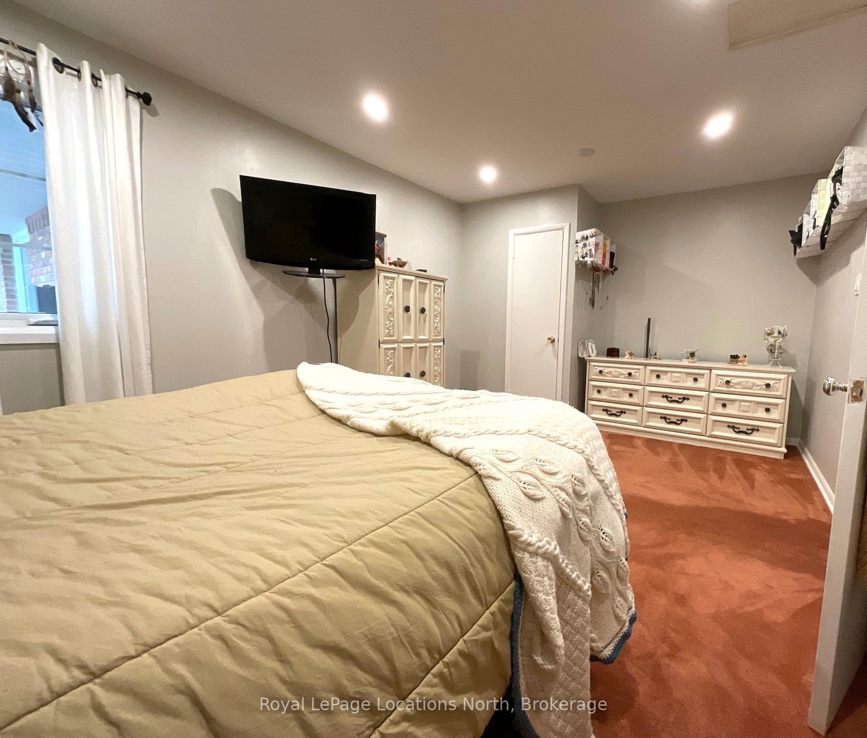 272 Yonge Street Property Photo 17
