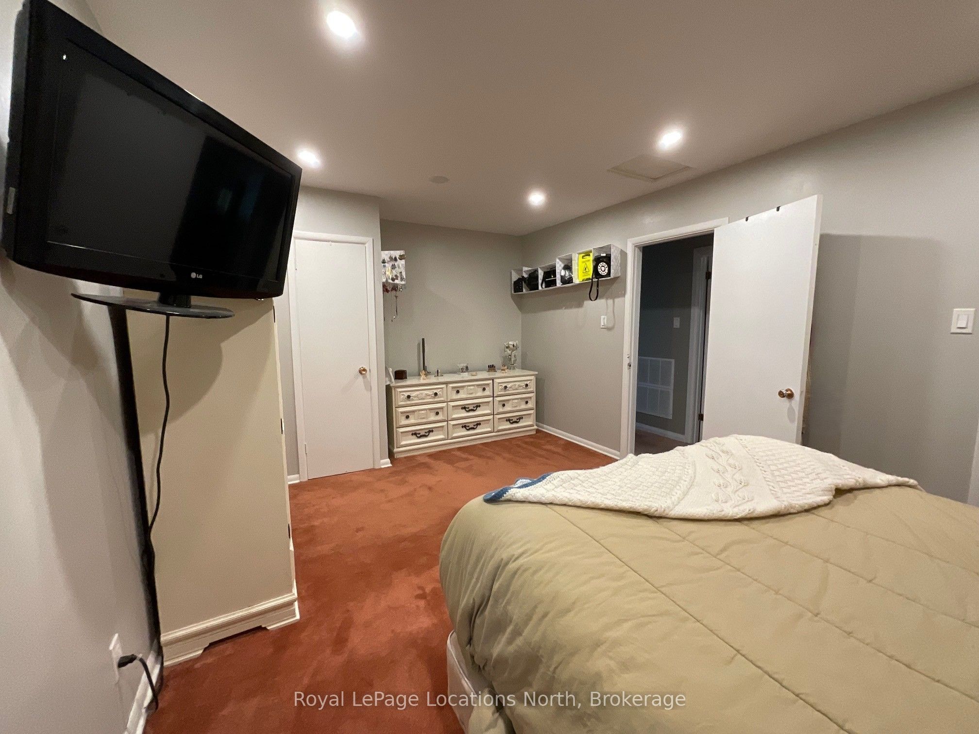272 Yonge Street Property Photo 18