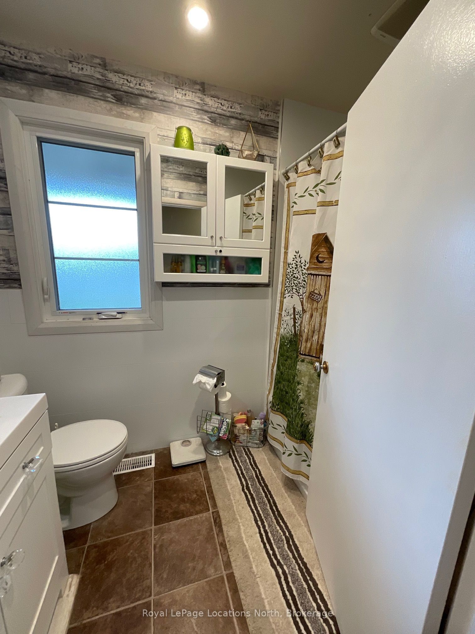 272 Yonge Street Property Photo 19