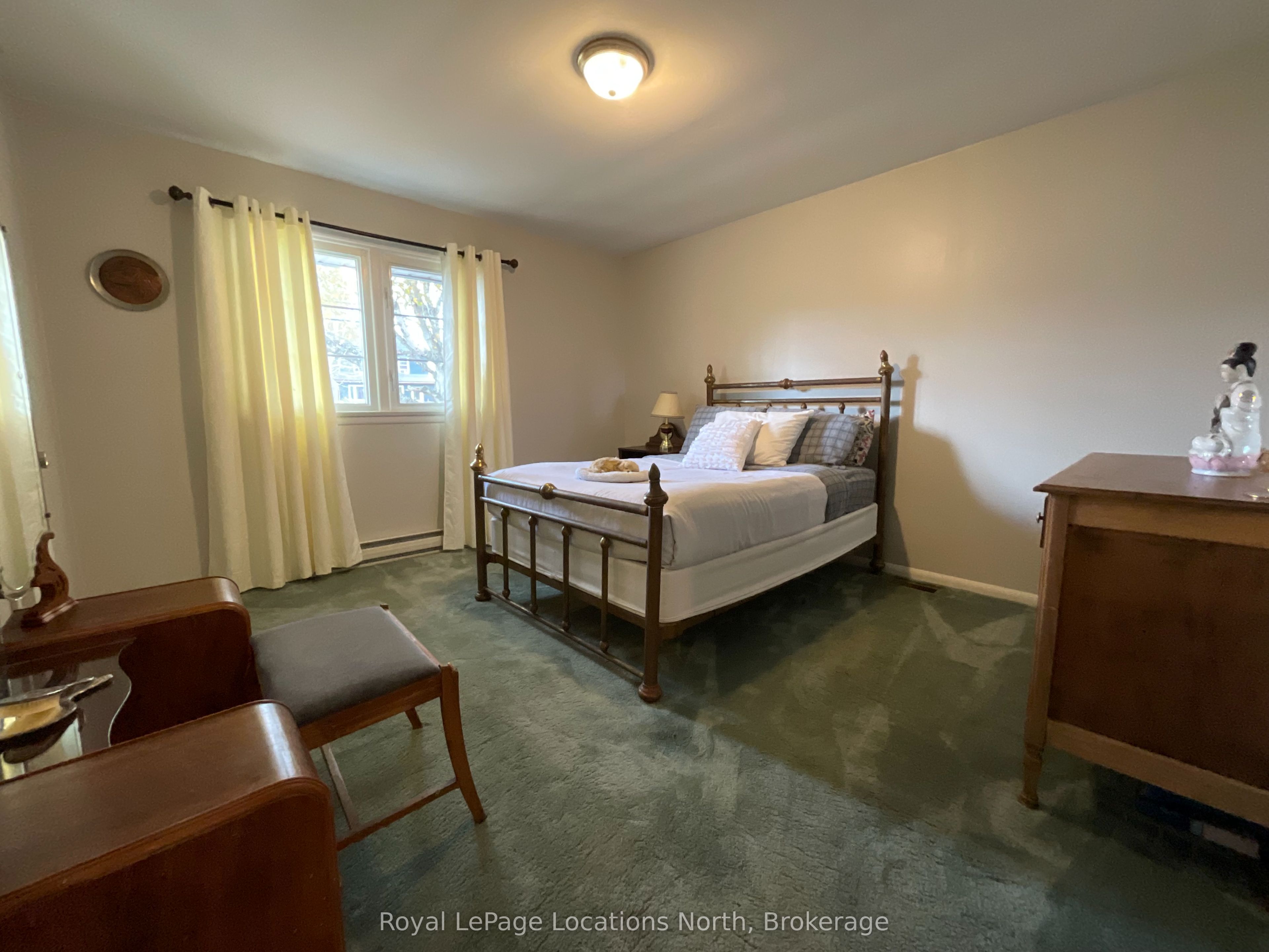 272 Yonge Street Property Photo 25