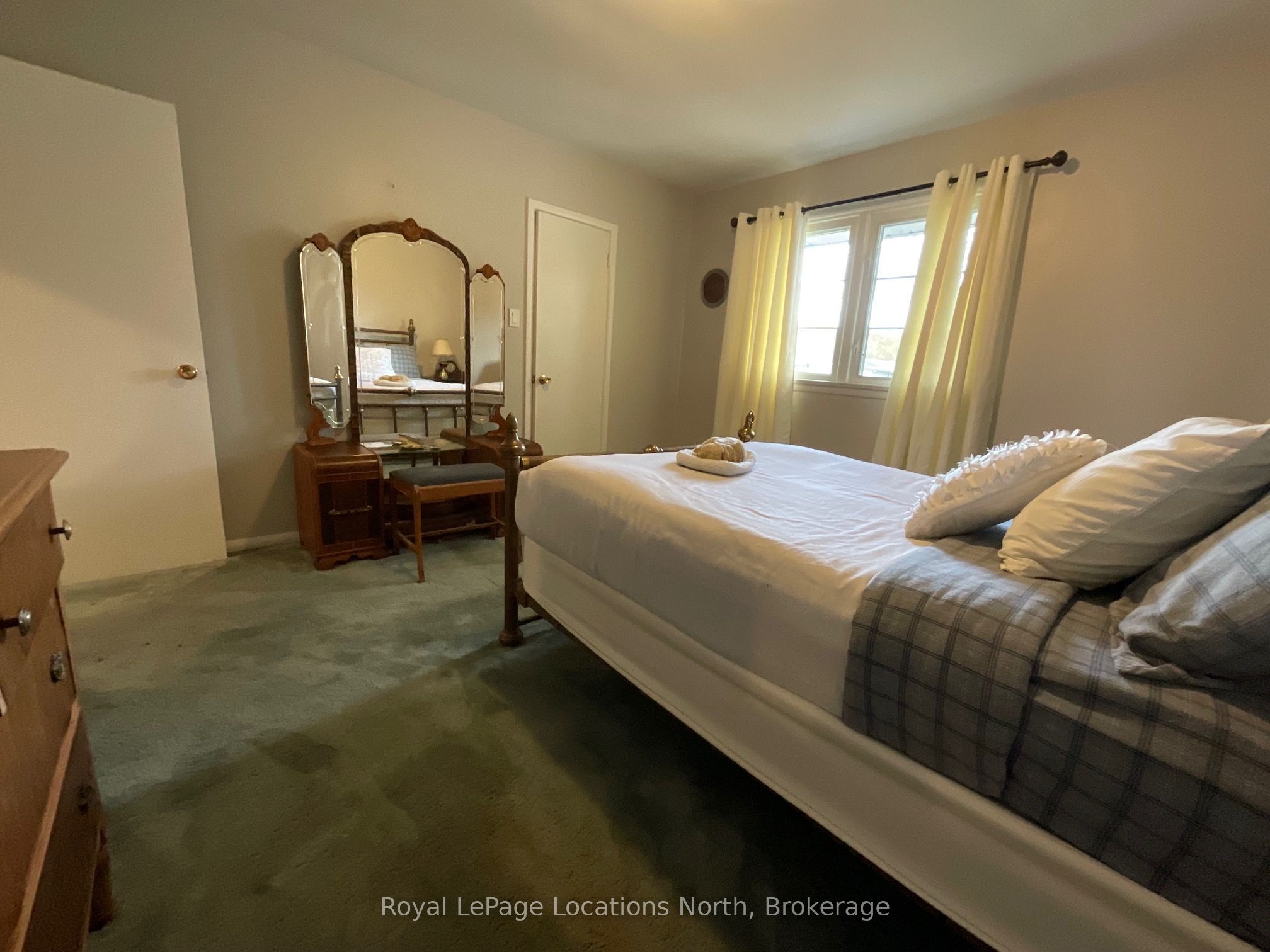 272 Yonge Street Property Photo 26