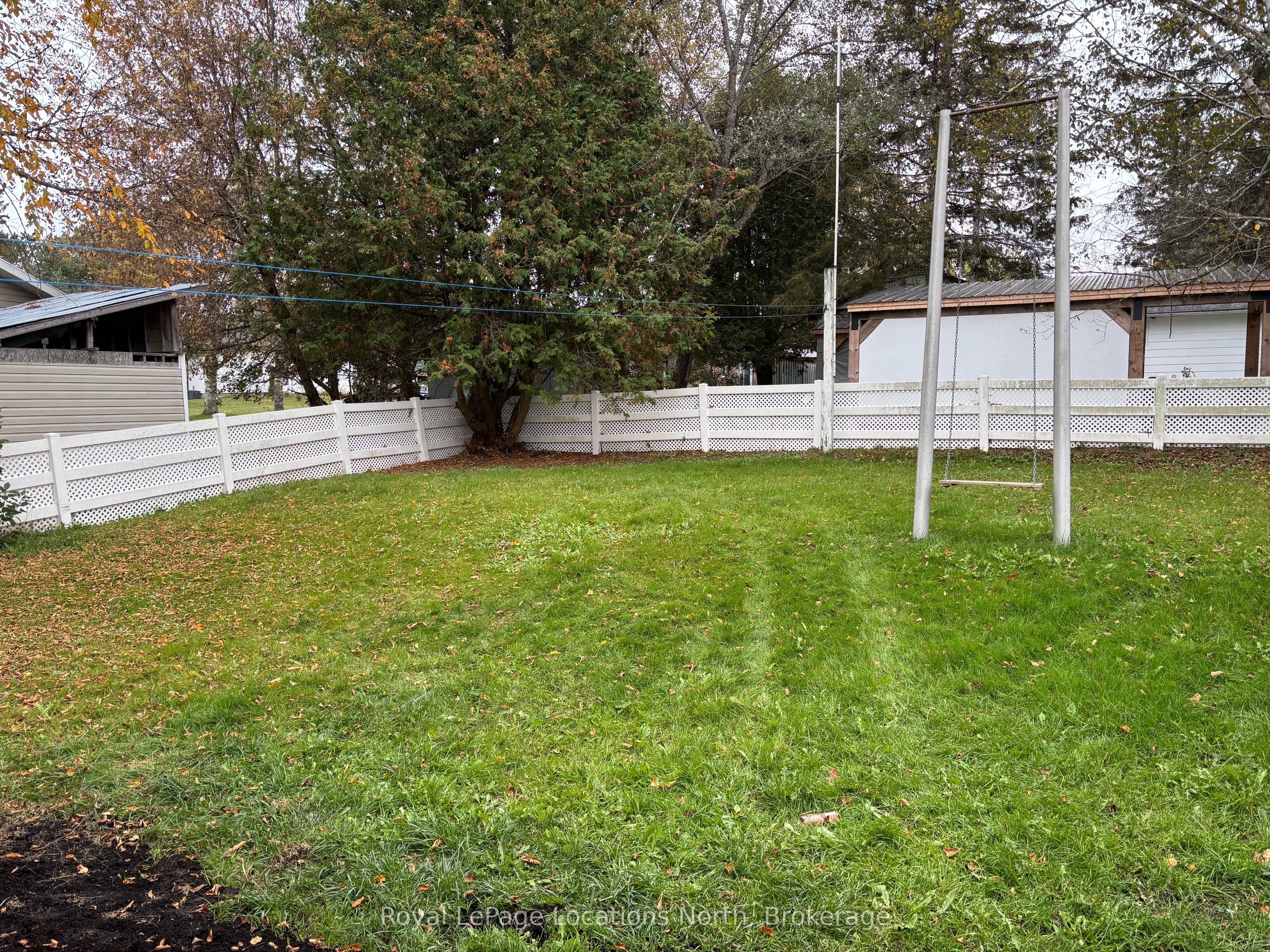 272 Yonge Street Property Photo 43