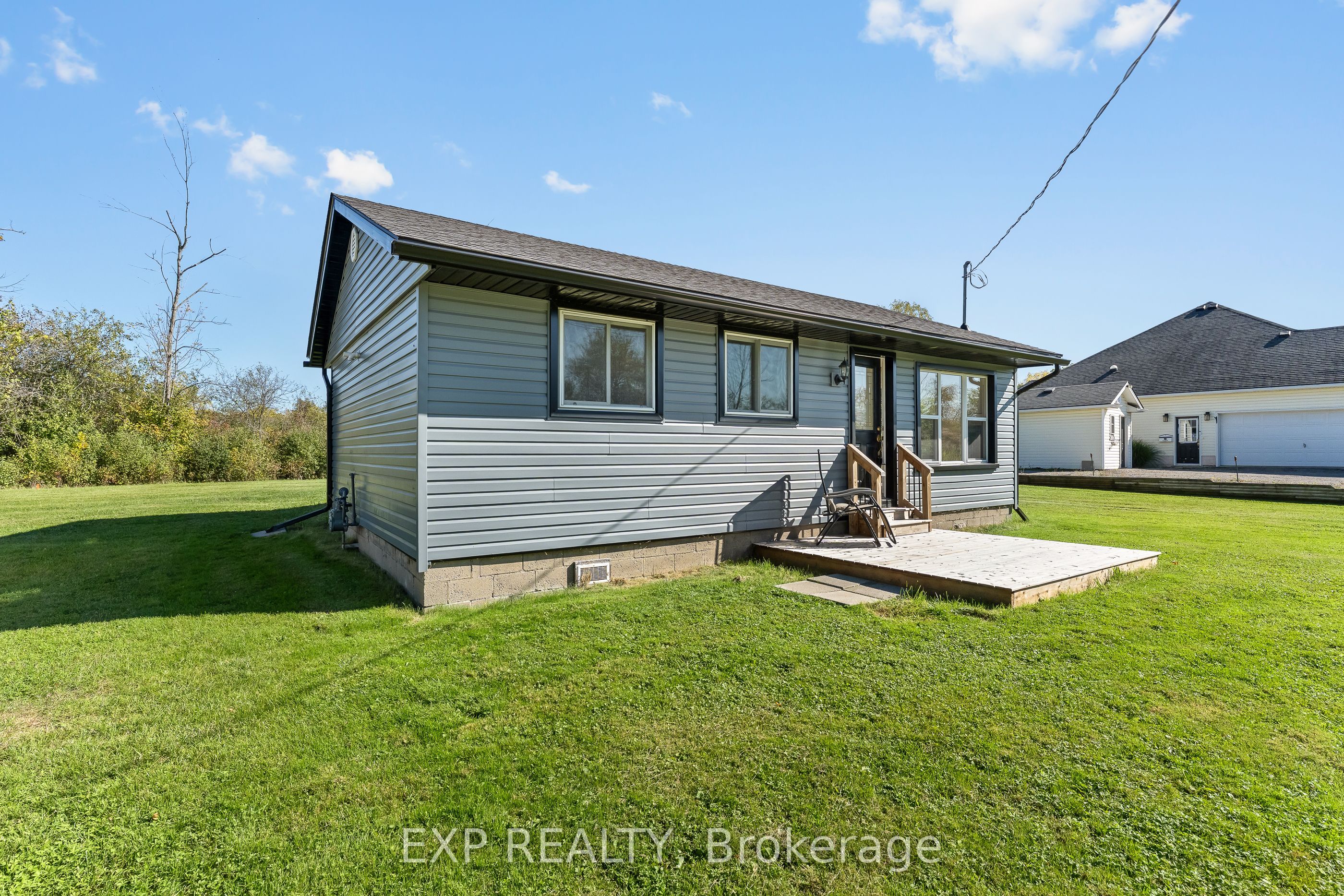 412 Windmill Point Road N Property Photo 2