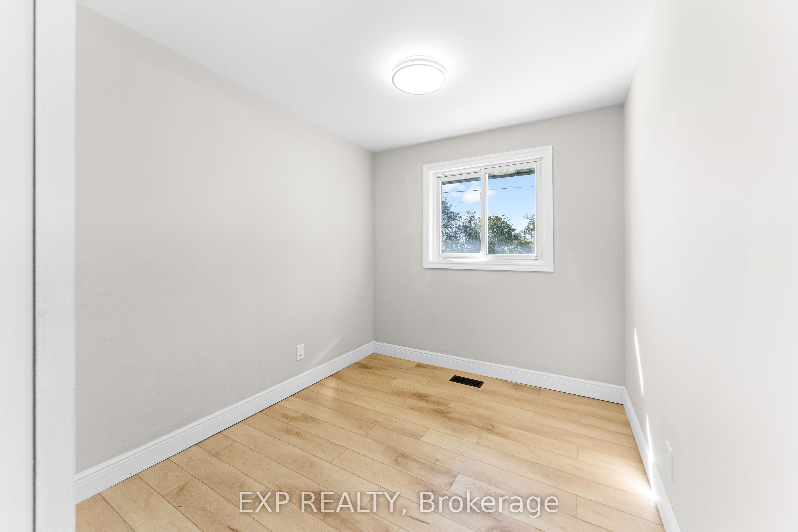 412 Windmill Point Road N Property Photo 21