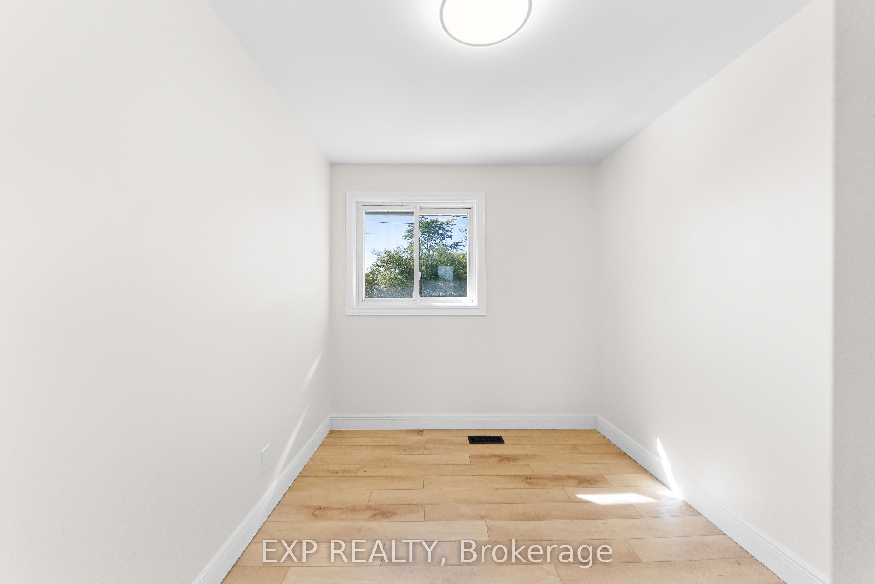 412 Windmill Point Road N Property Photo 22