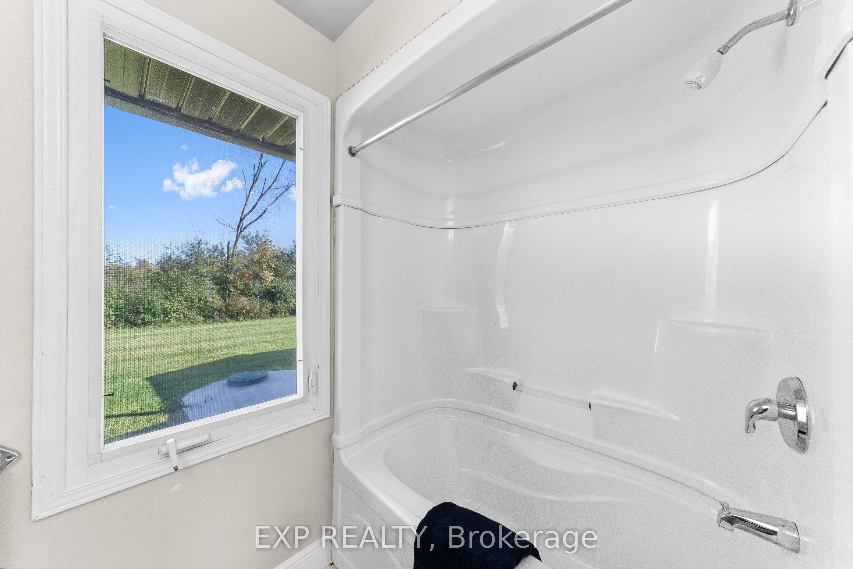 412 Windmill Point Road N Property Photo 24