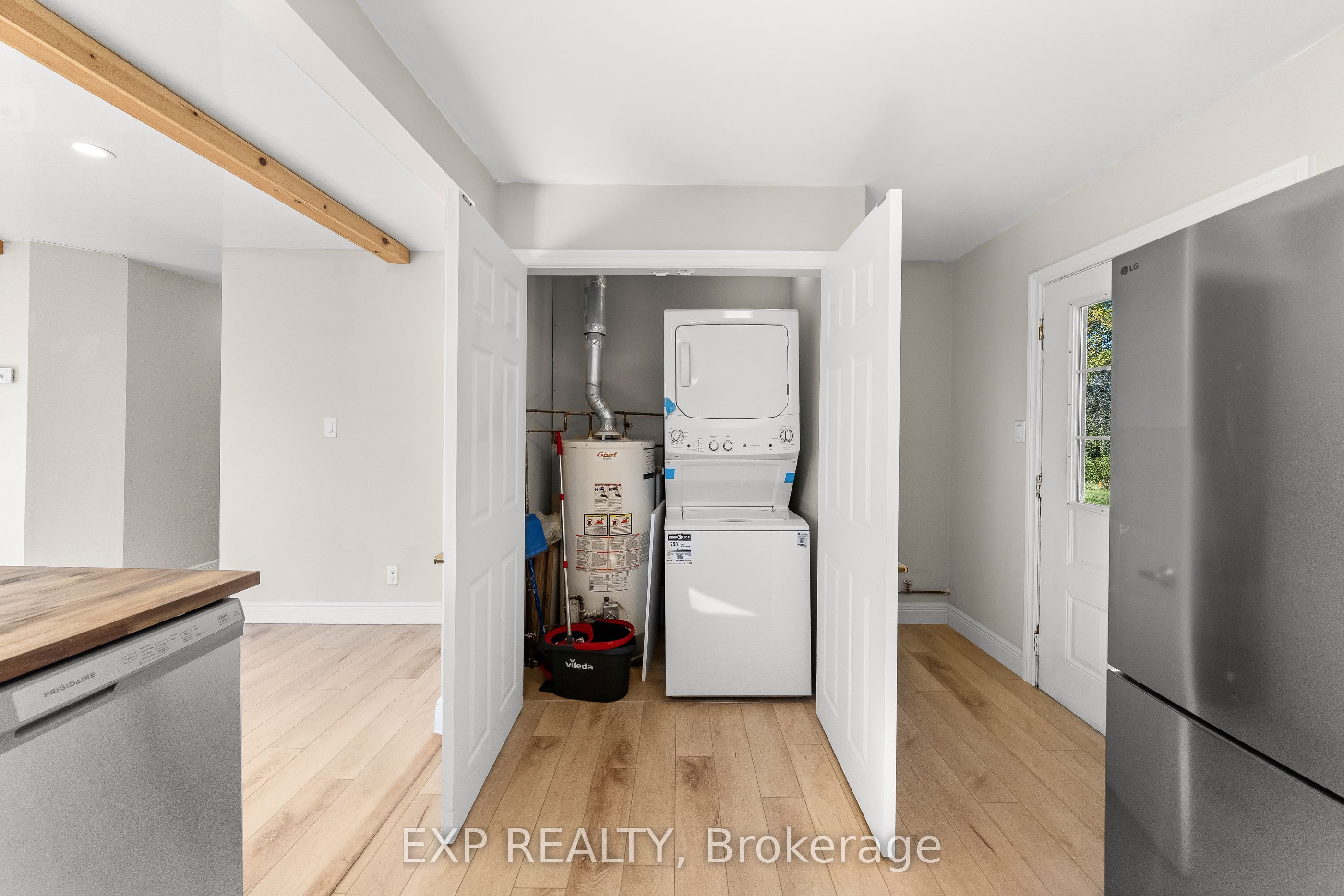 412 Windmill Point Road N Property Photo 27