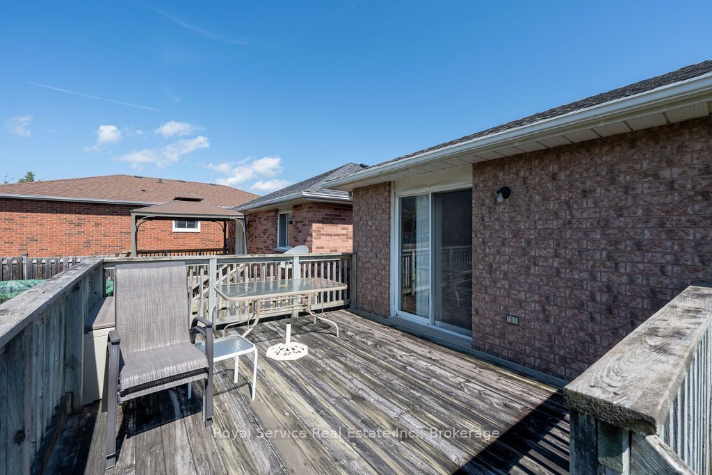 1005 Field Court Property Photo 8