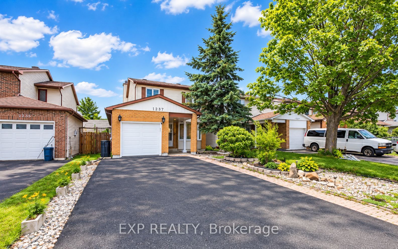1237 Cedarcroft Crescent Property Photo 1