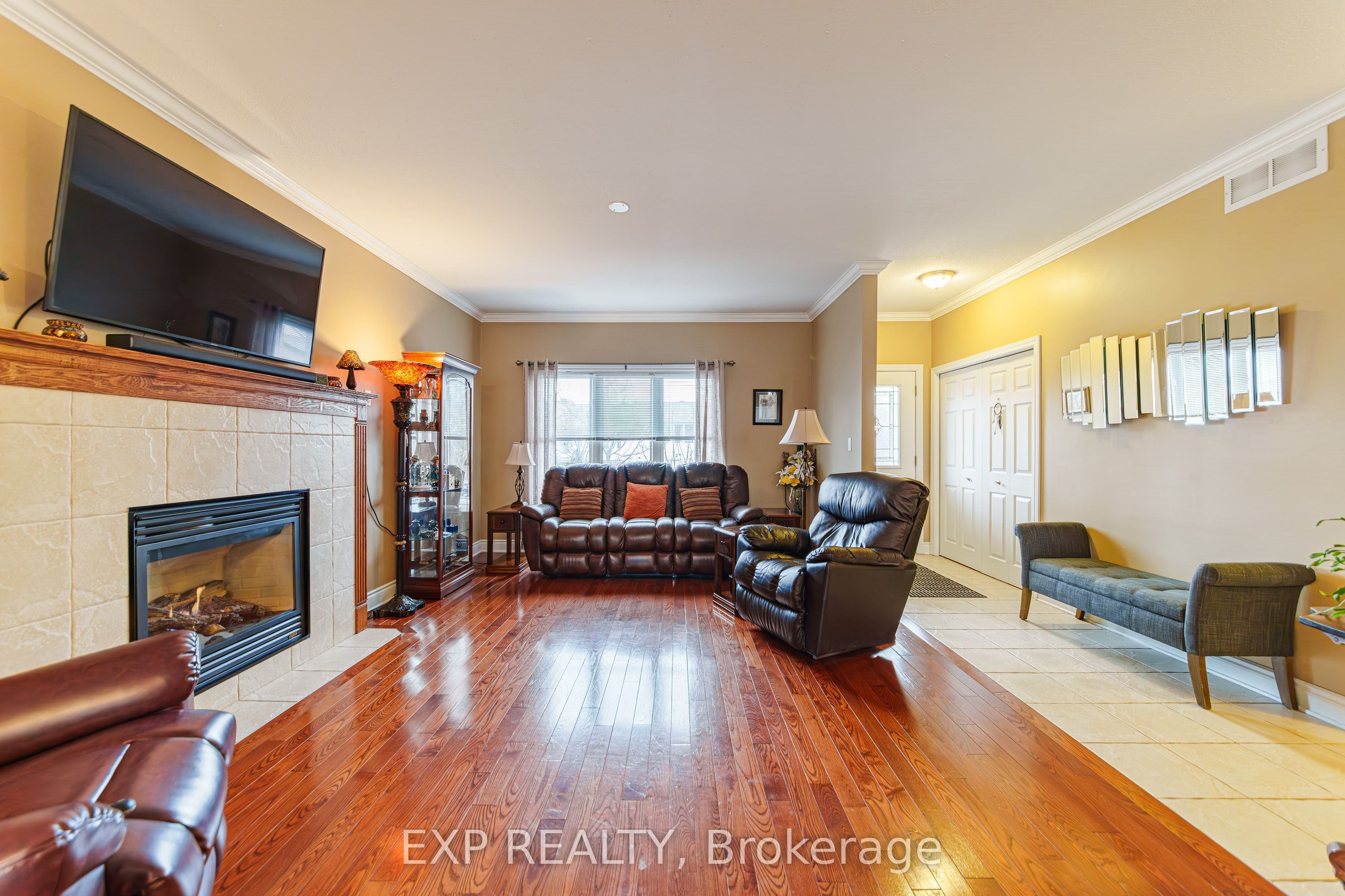 1496 Queensdale Avenue Property Photo 2