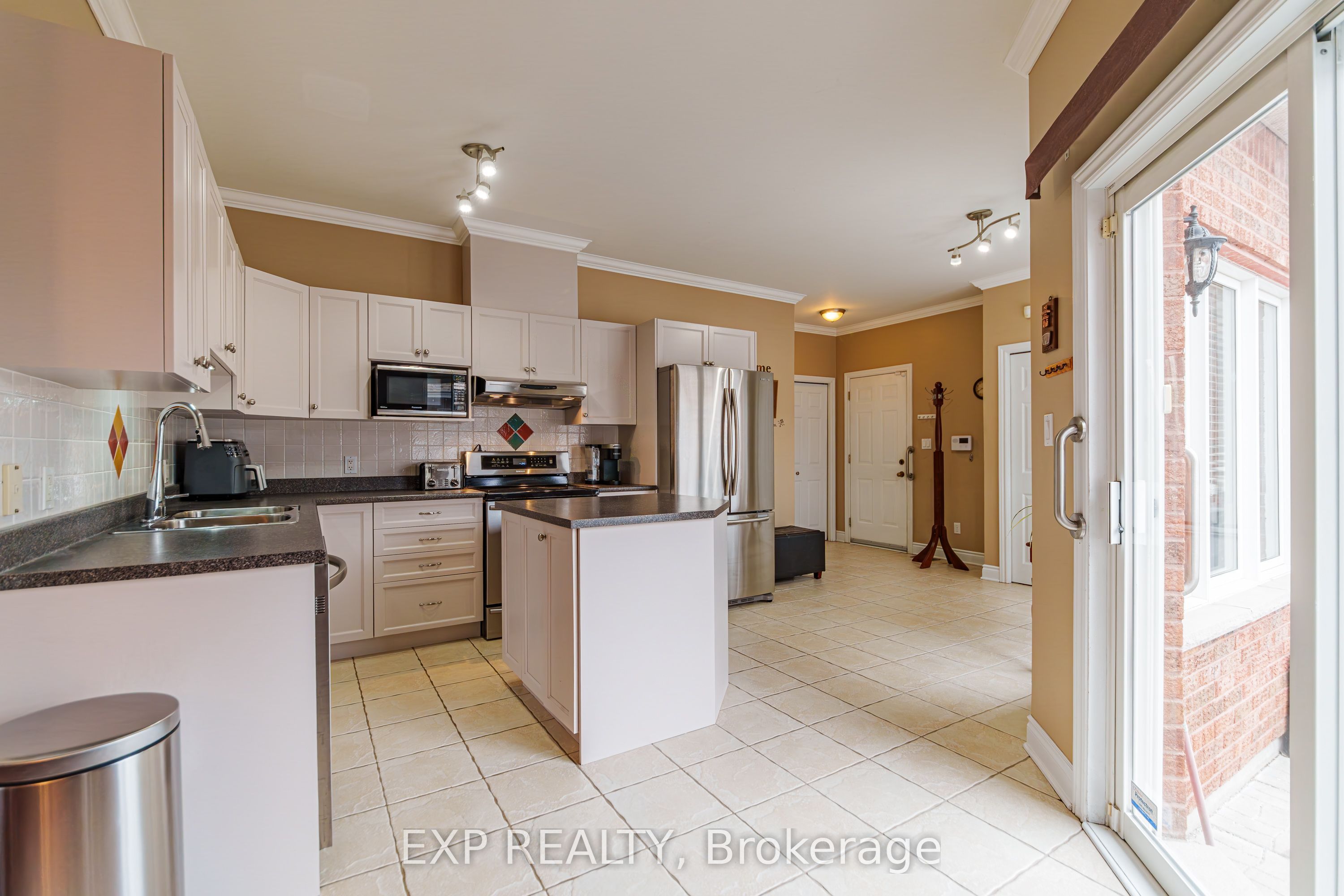 1496 Queensdale Avenue Property Photo 8