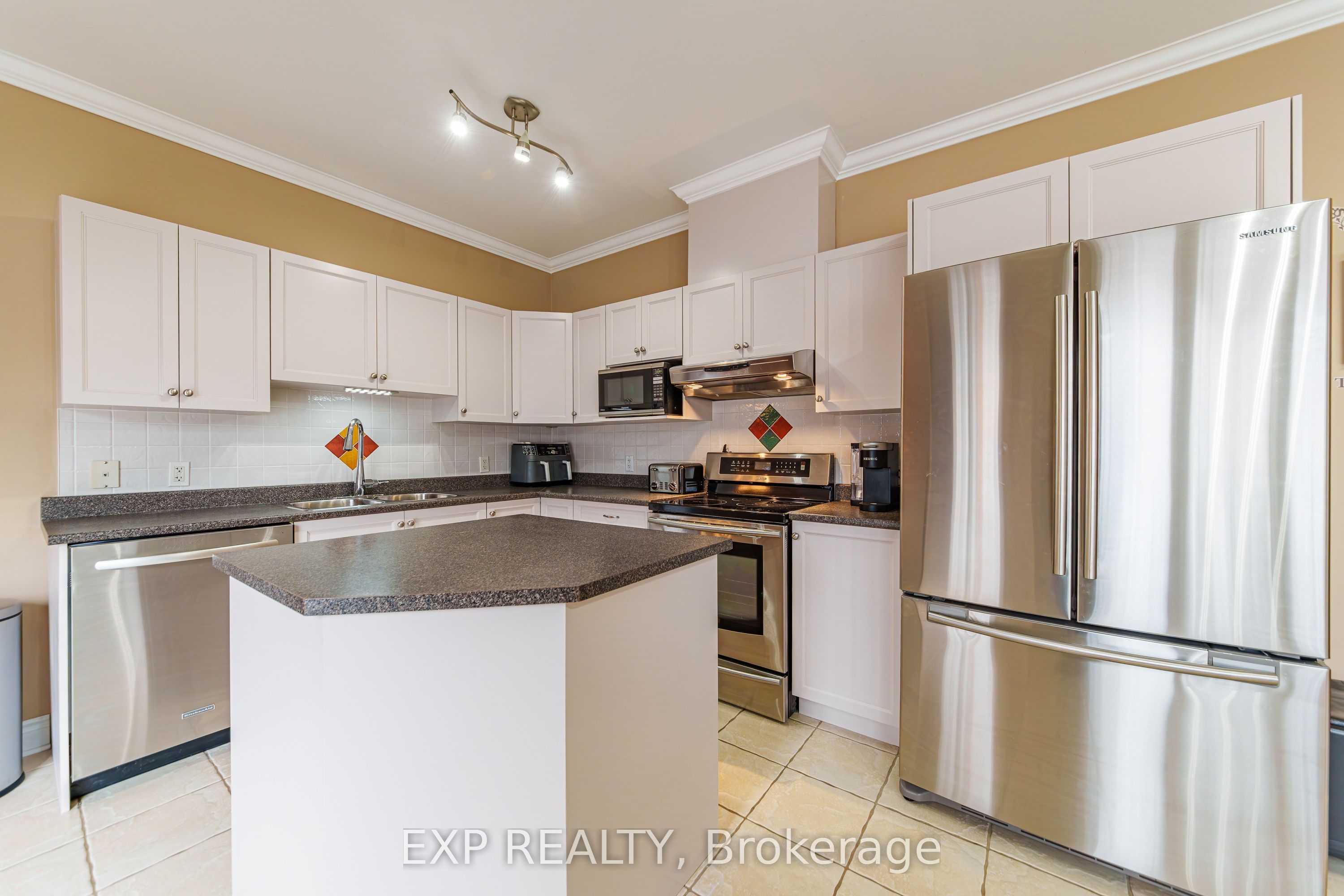 1496 Queensdale Avenue Property Photo 9