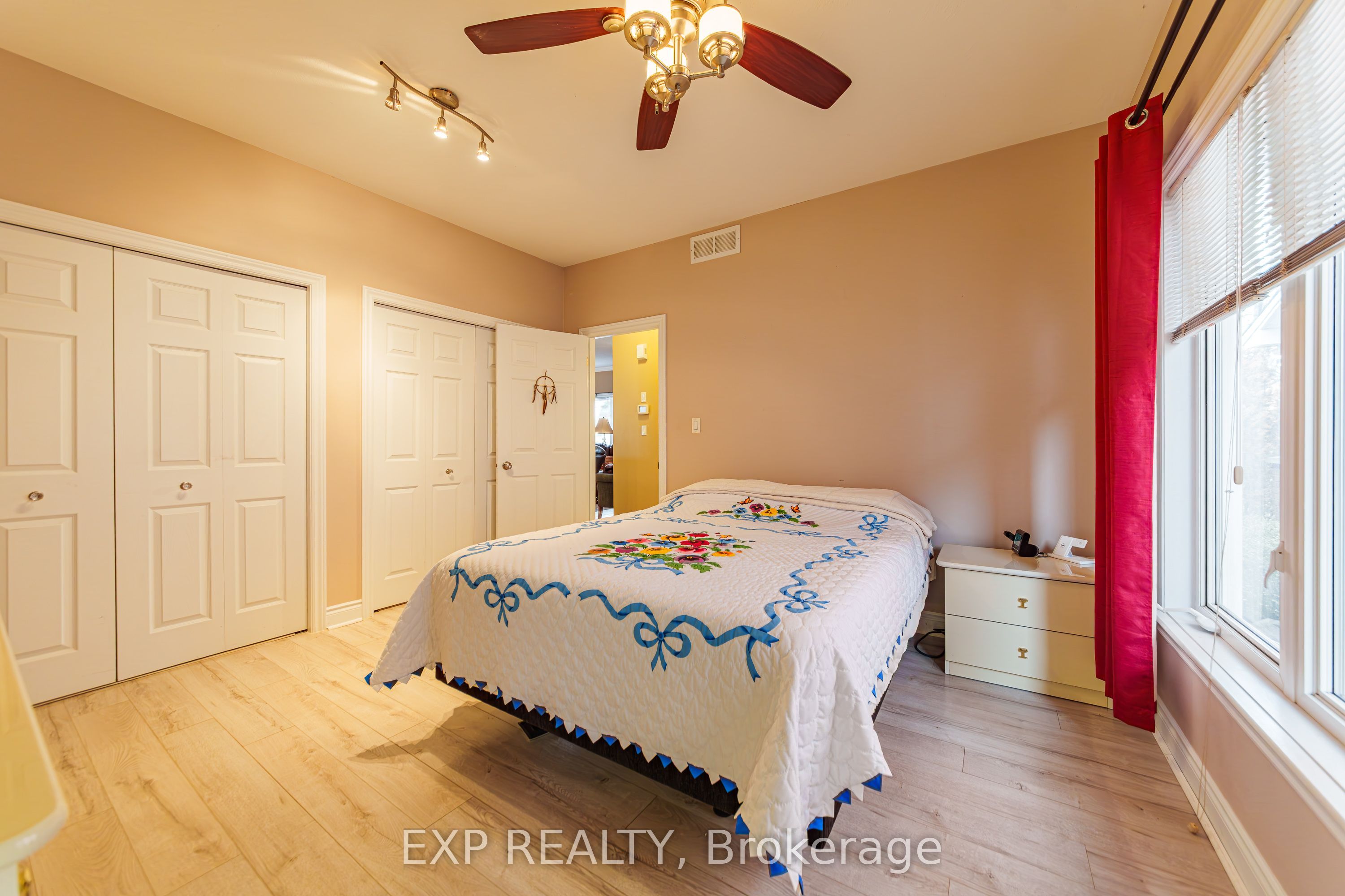 1496 Queensdale Avenue Property Photo 11