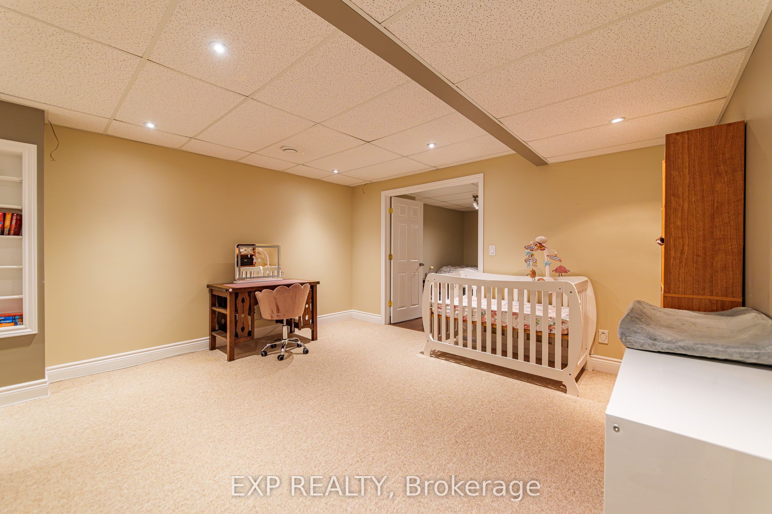 1496 Queensdale Avenue Property Photo 21