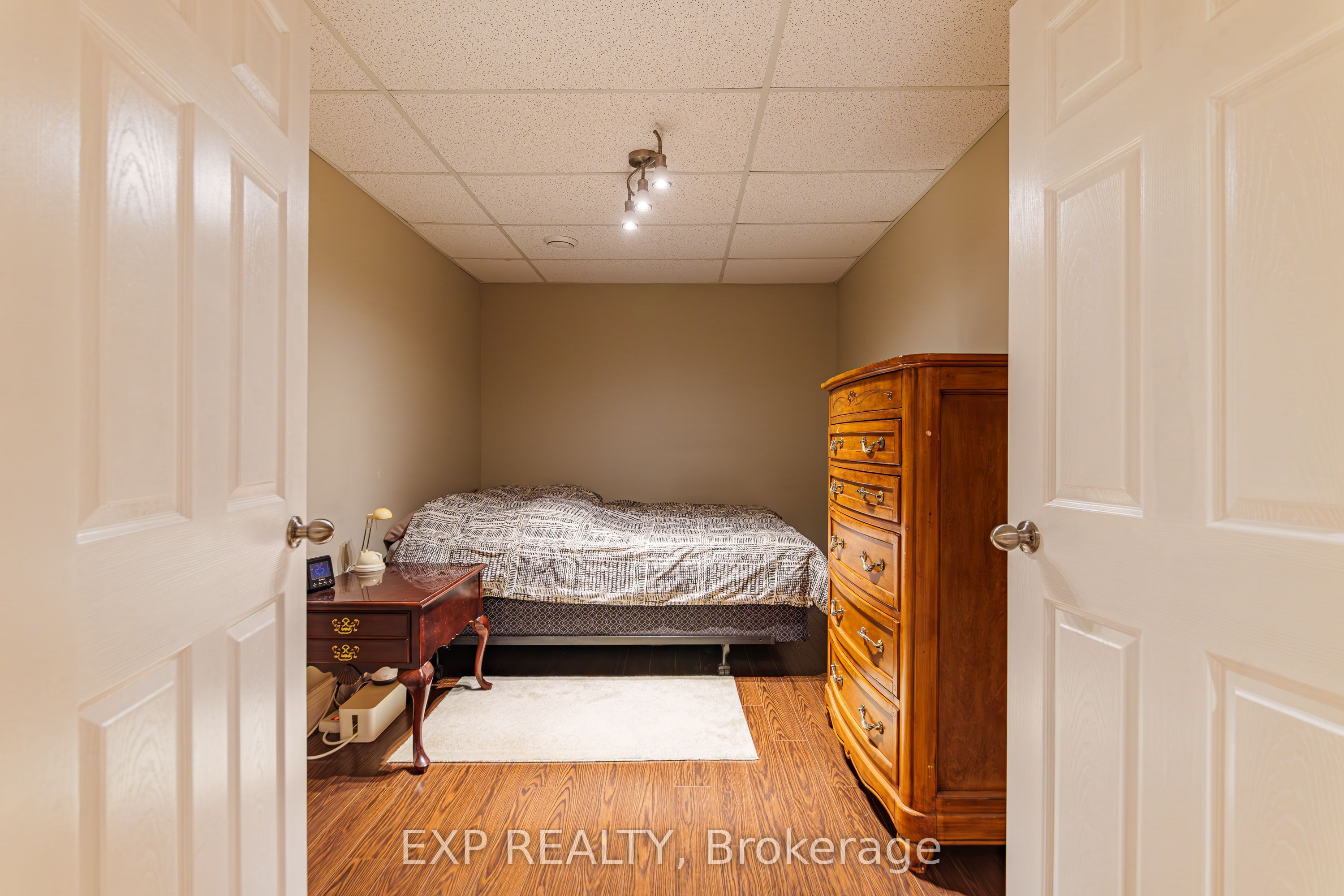 1496 Queensdale Avenue Property Photo 22