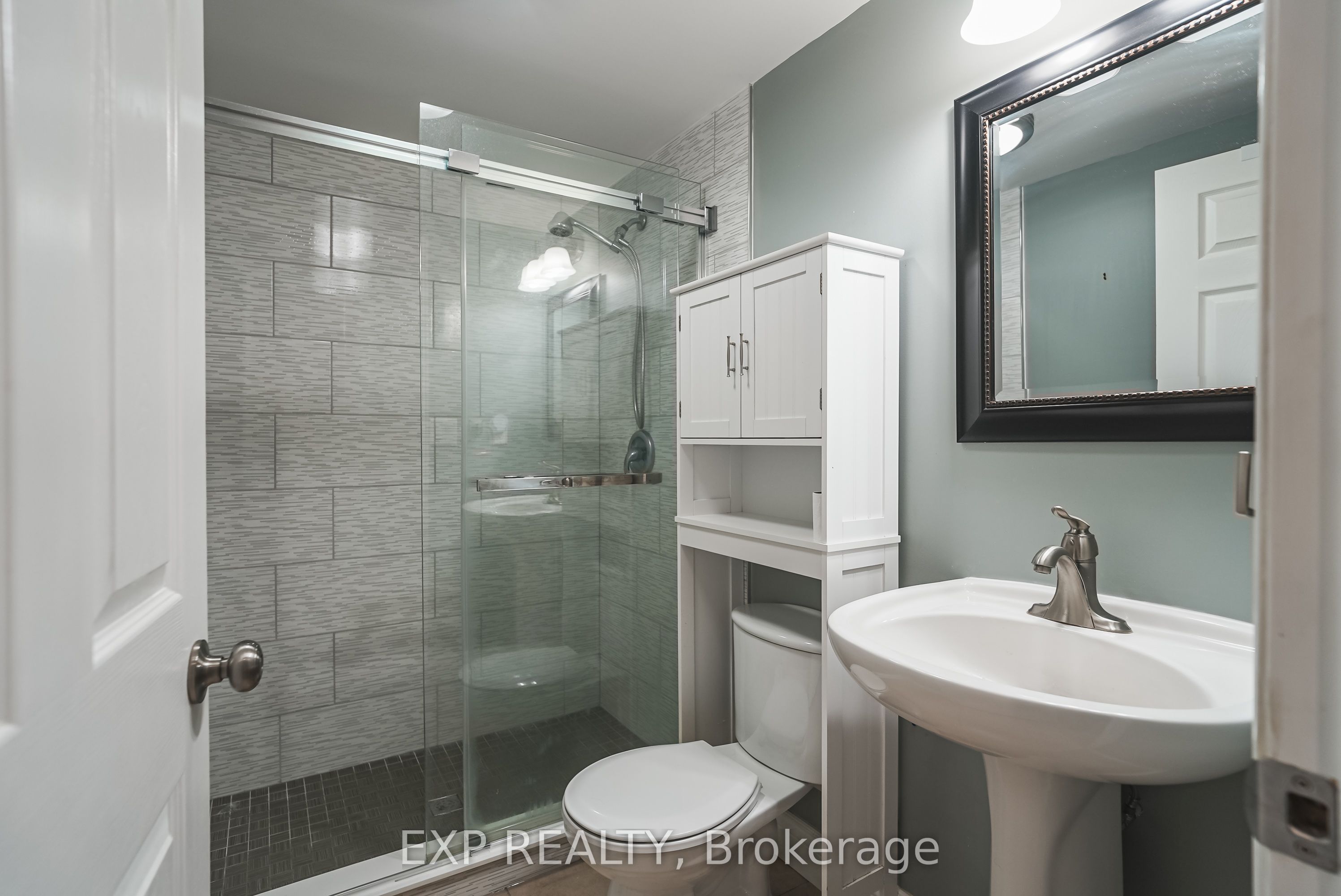 1496 Queensdale Avenue Property Photo 23