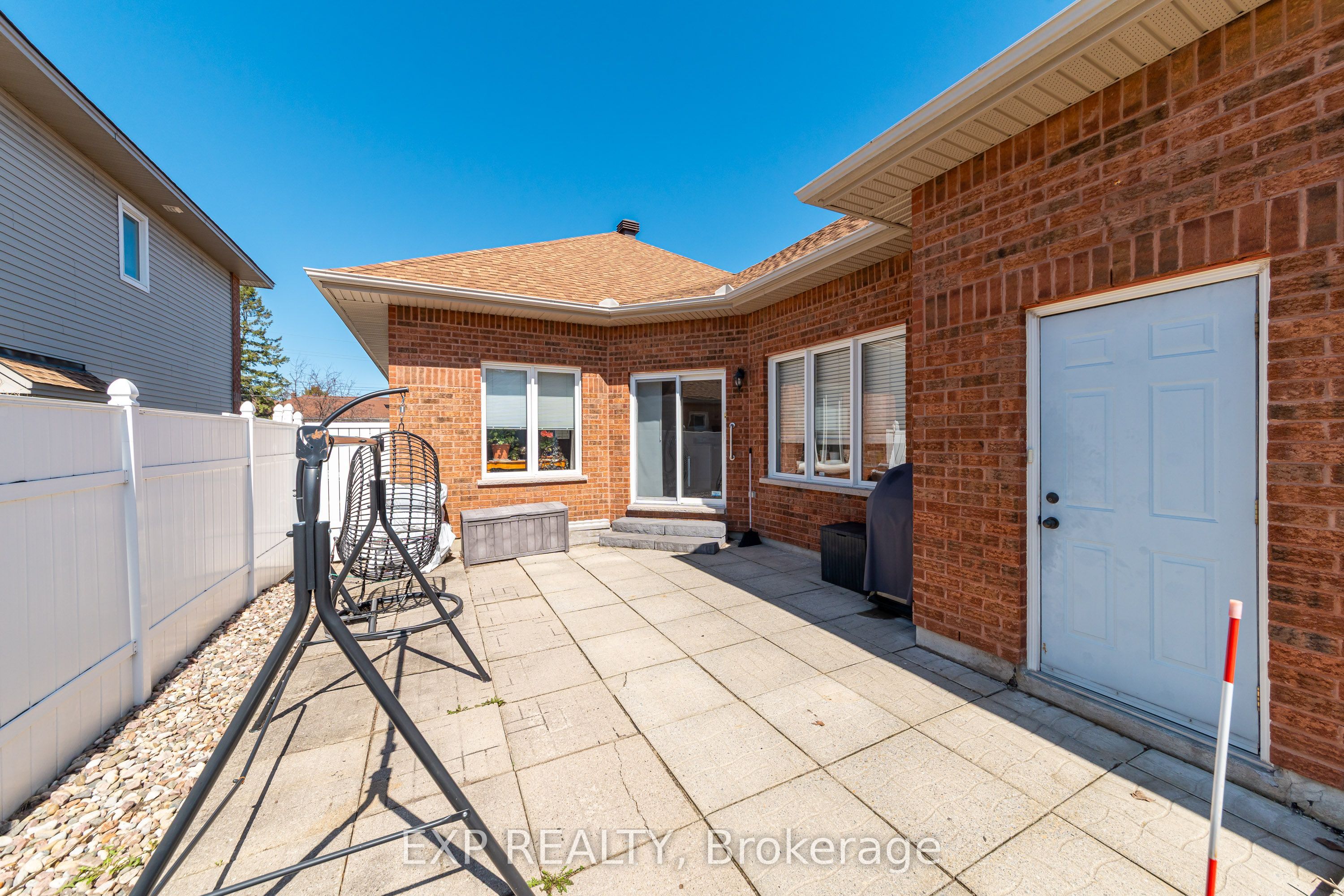 1496 Queensdale Avenue Property Photo 24