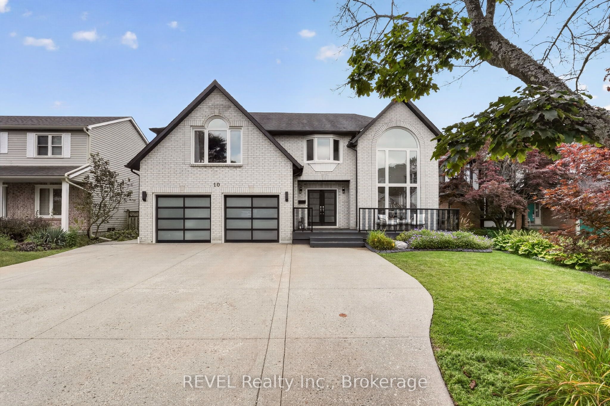 10 Meadowbrook Lane Property Photo 1