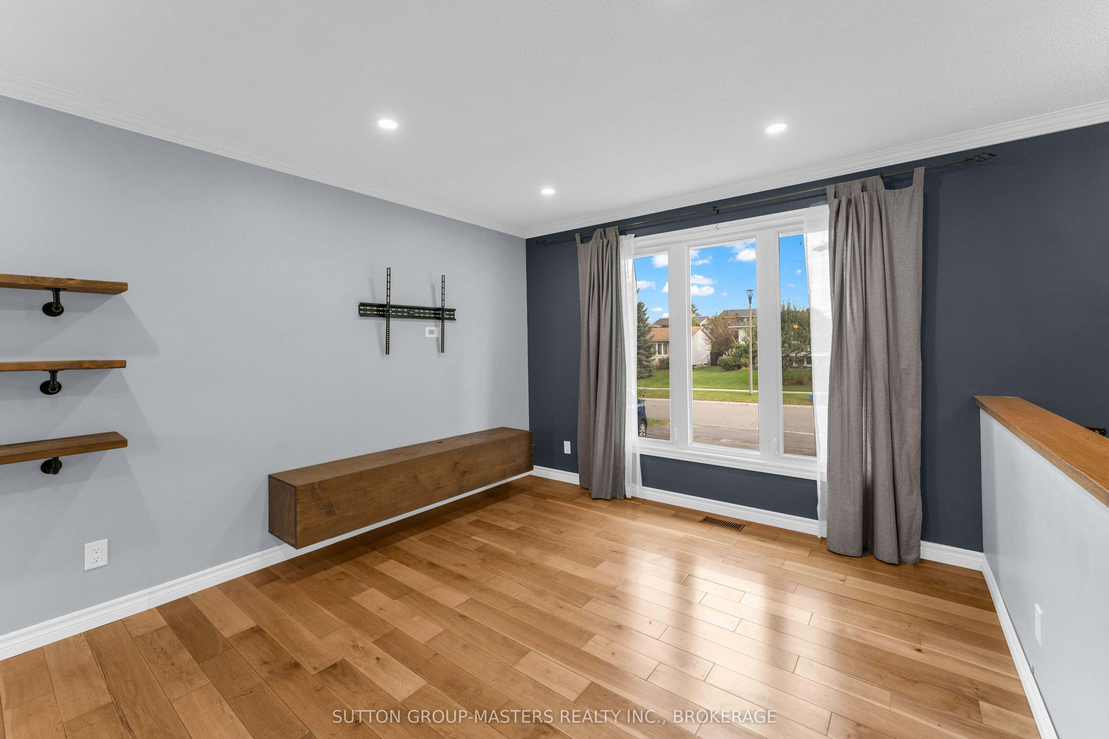 863 Pembridge Crescent Property Photo 6