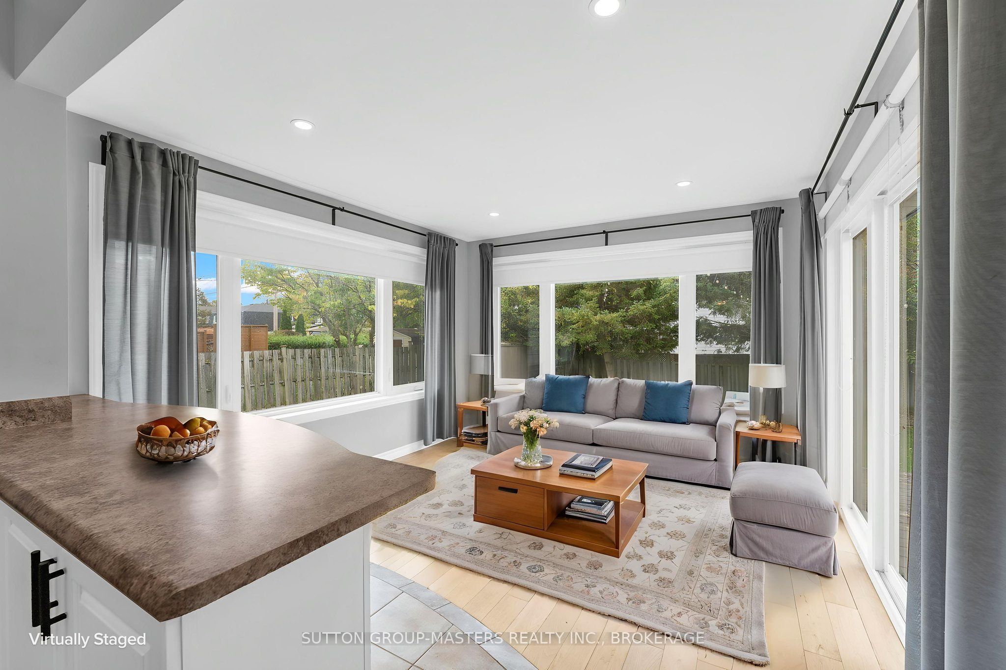 863 Pembridge Crescent Property Photo 16