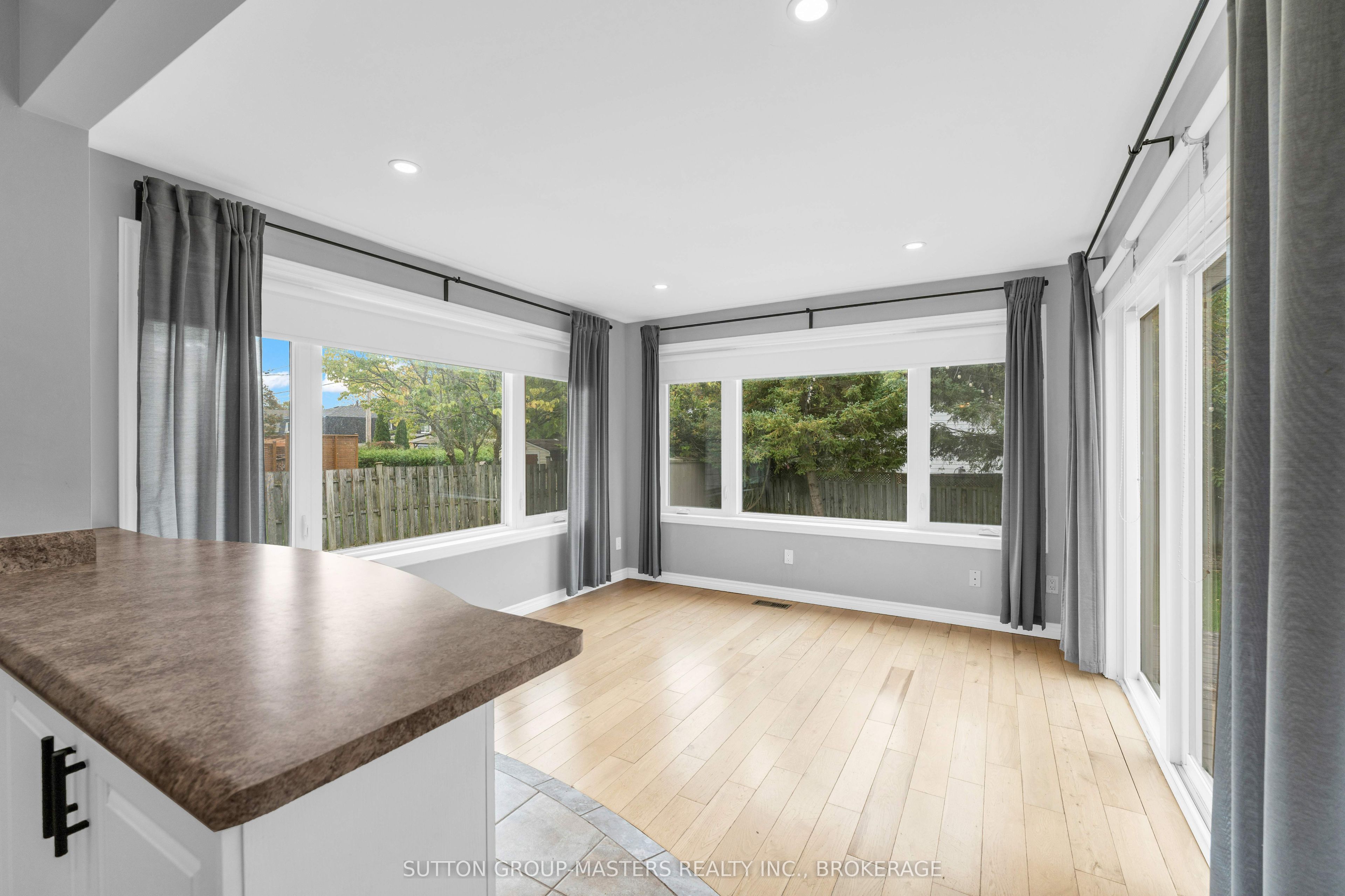 863 Pembridge Crescent Property Photo 17