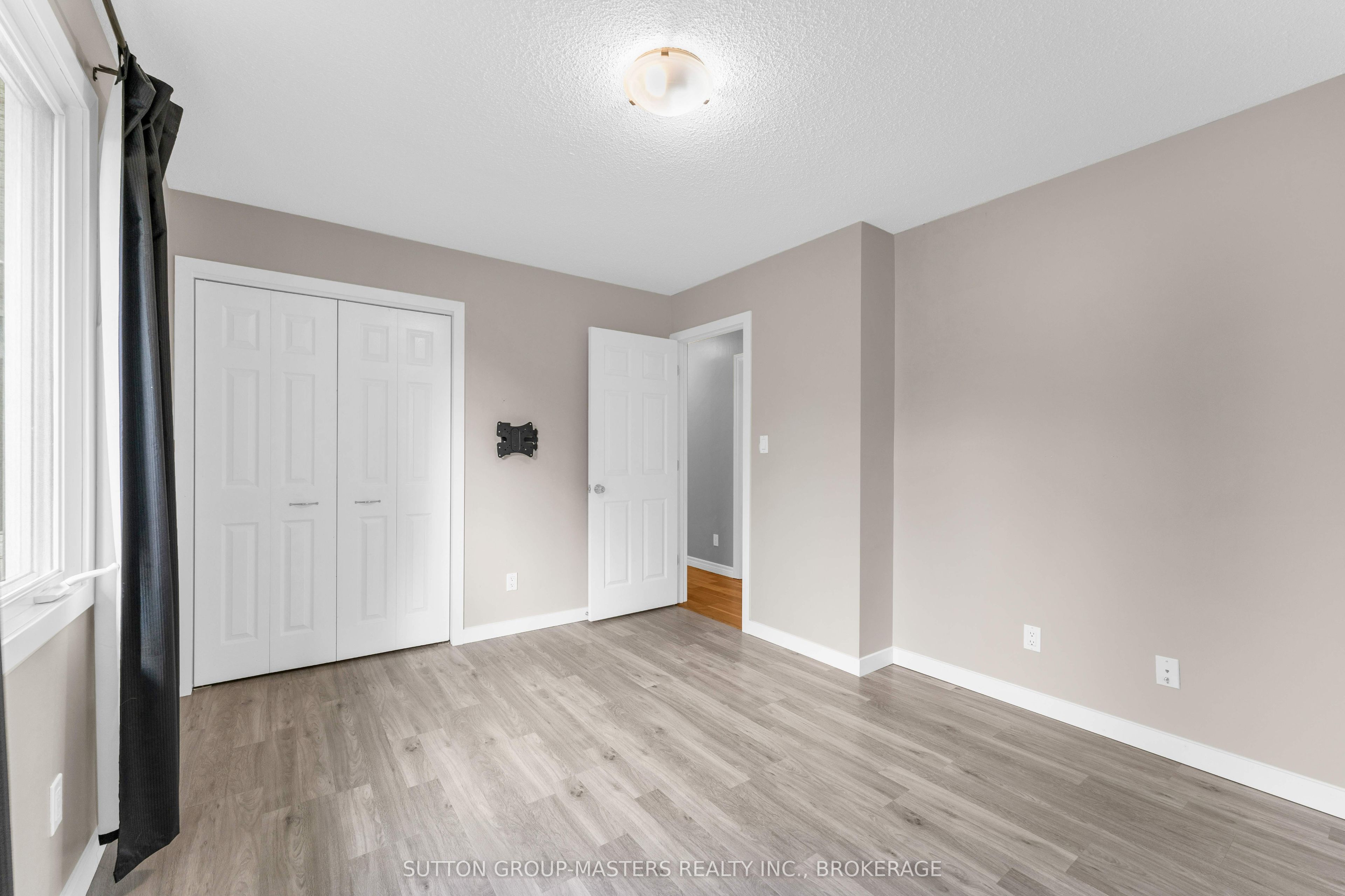 863 Pembridge Crescent Property Photo 23