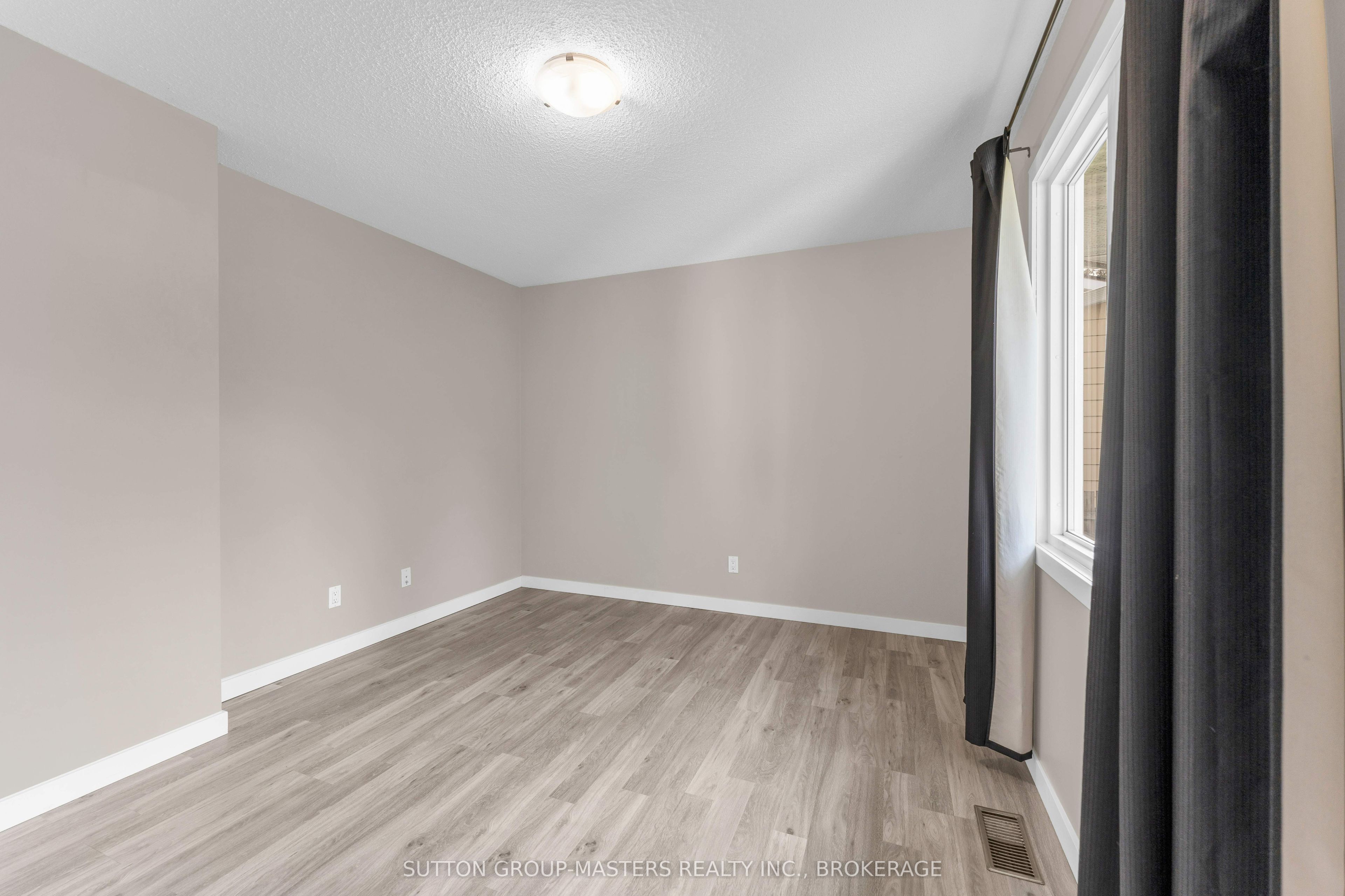 863 Pembridge Crescent Property Photo 24