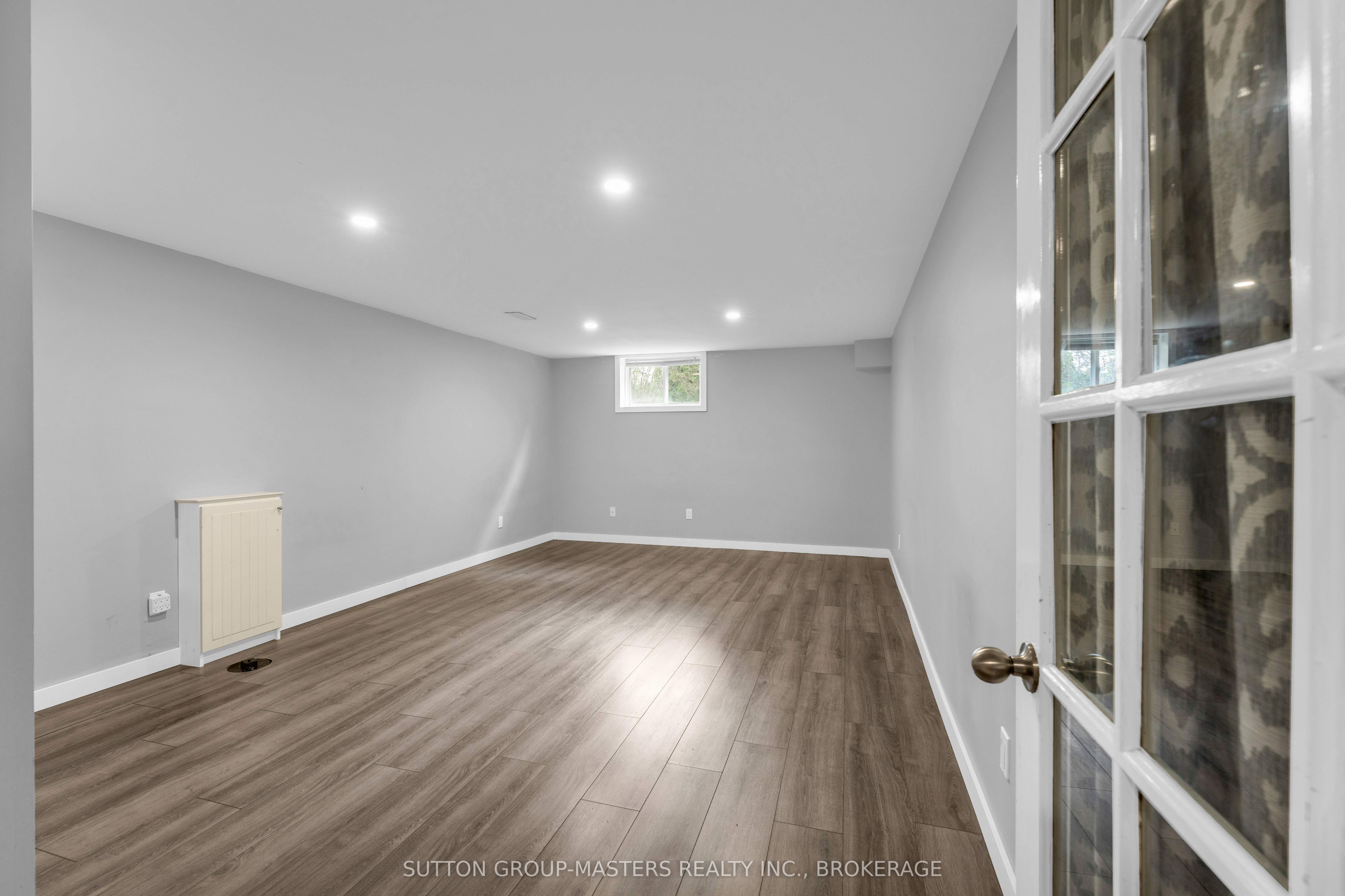863 Pembridge Crescent Property Photo 32