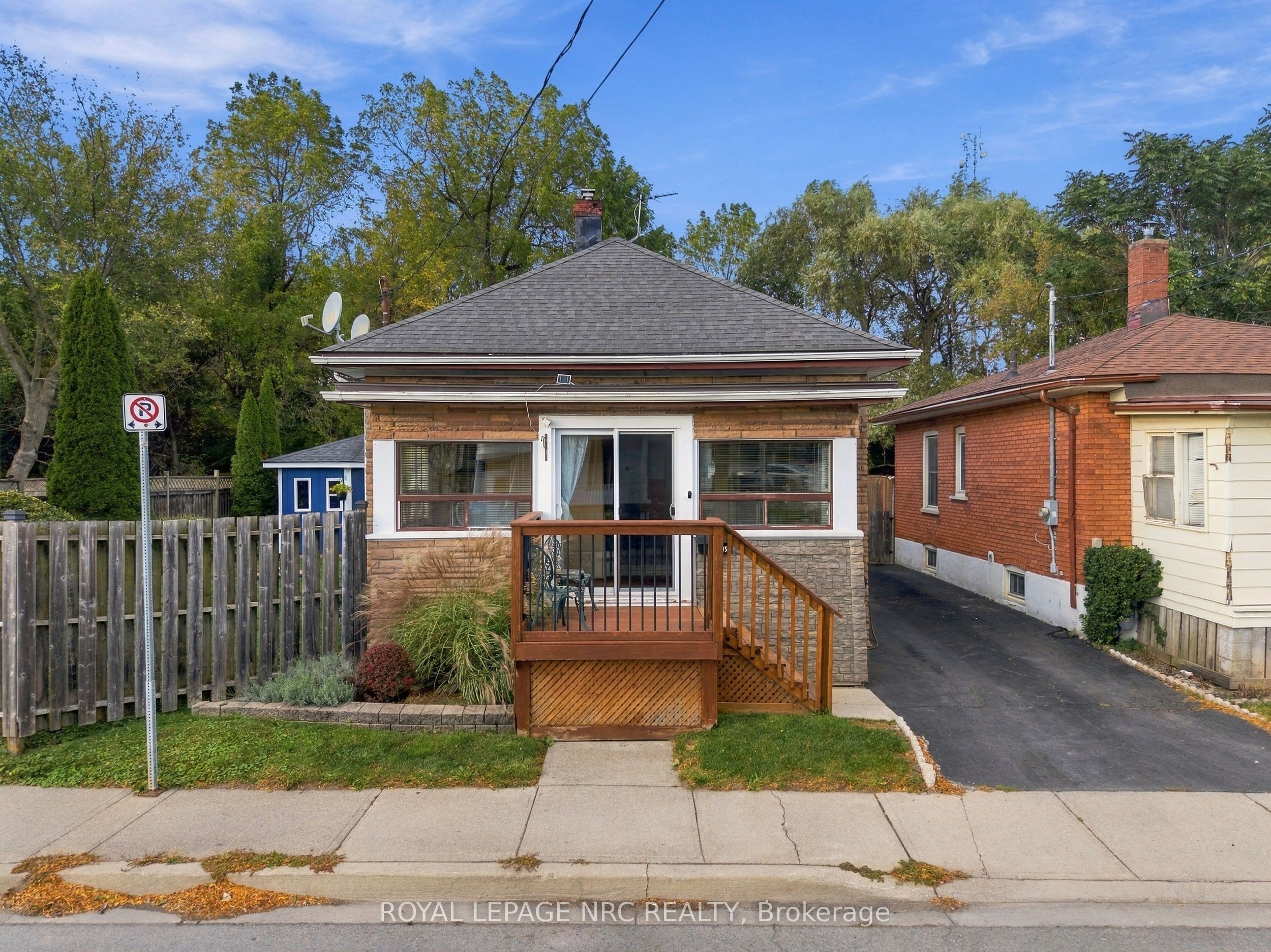 4455 Park Street E Property Photo 2