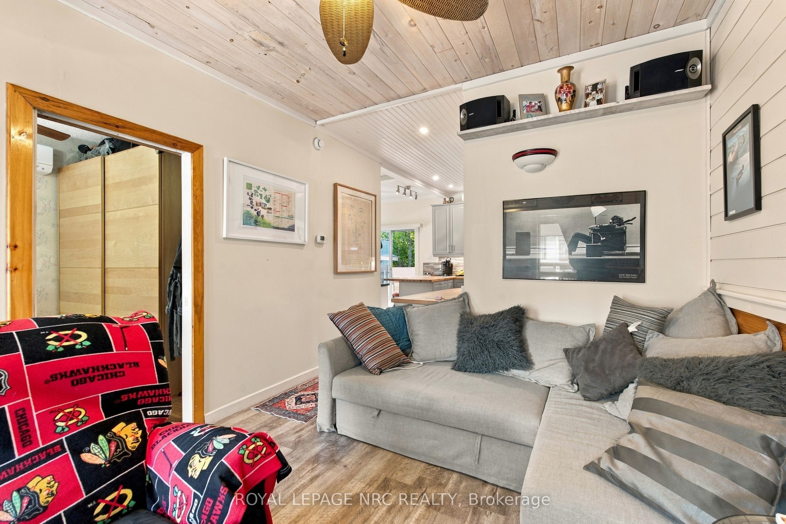 4455 Park Street E Property Photo 7