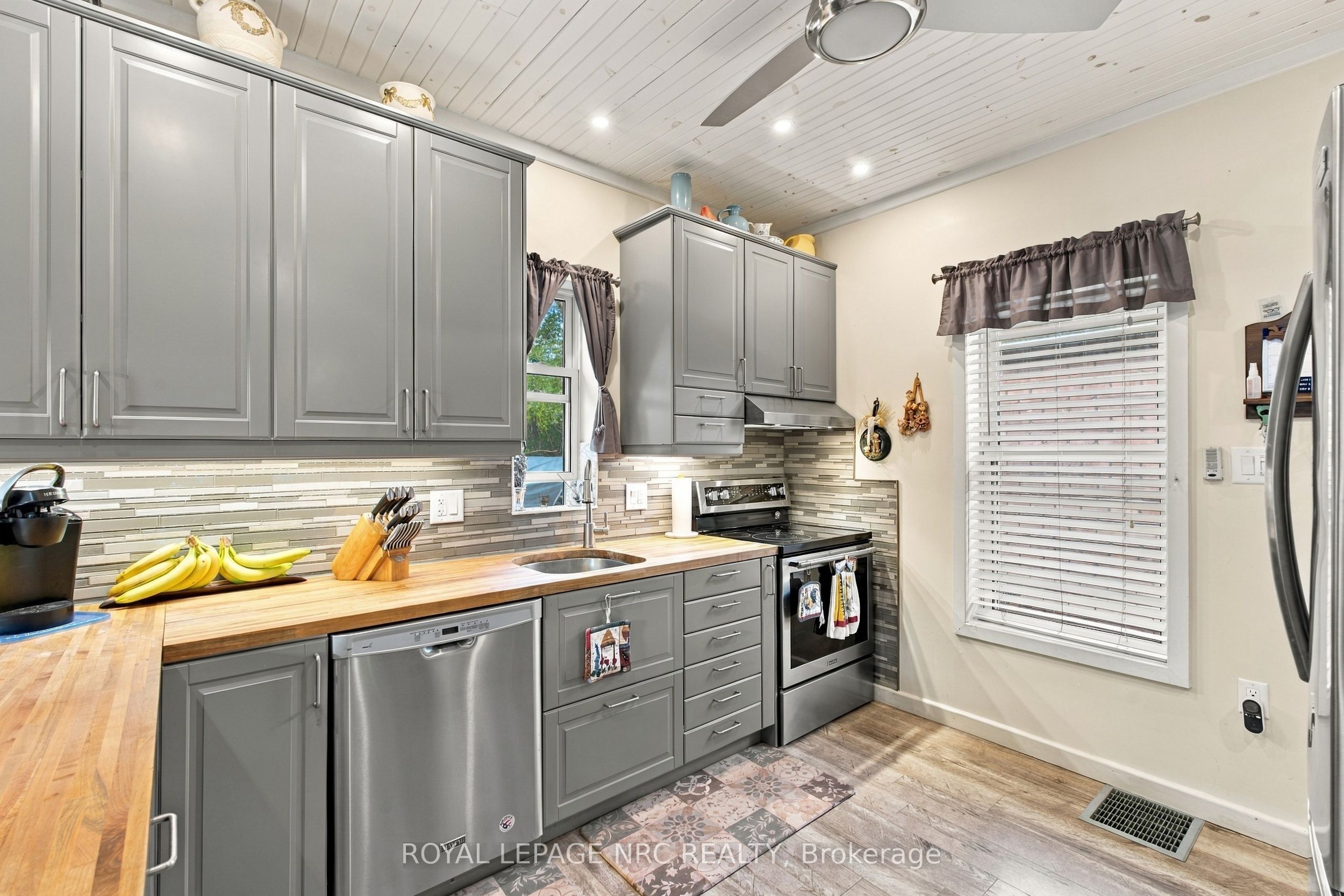 4455 Park Street E Property Photo 10