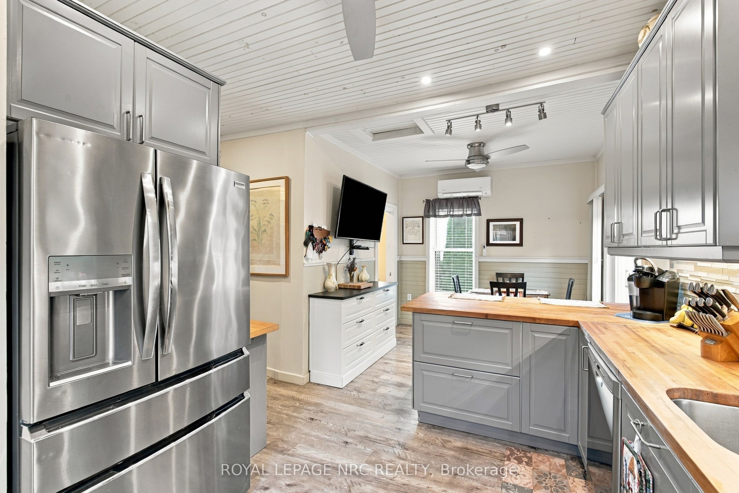 4455 Park Street E Property Photo 11