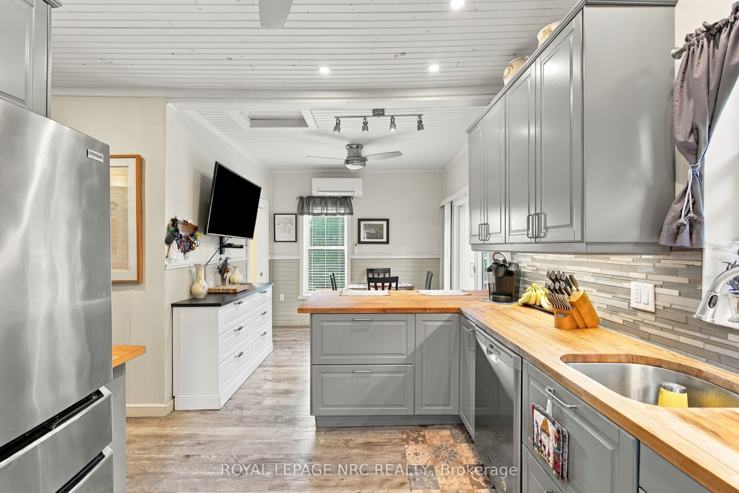 4455 Park Street E Property Photo 12