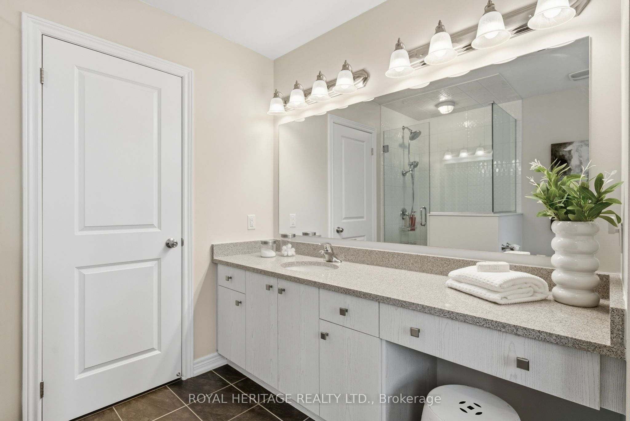 2 William Campbell Road Property Photo 25