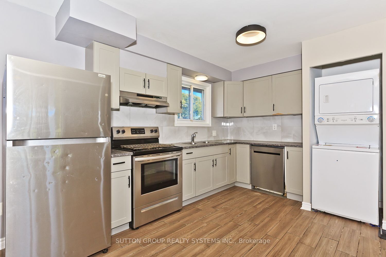 40 Jacobson Avenue Property Photo 8
